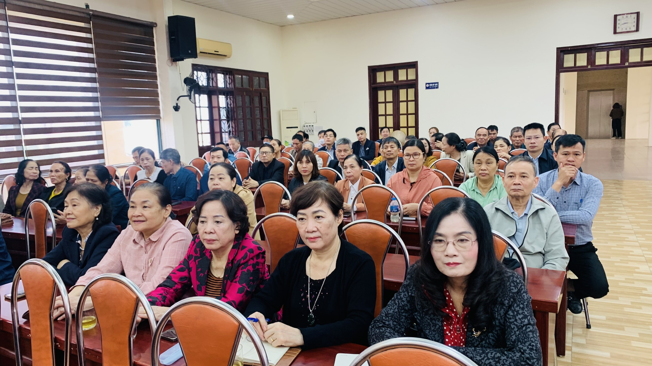 Cử tri tổ đại biểu 19 kiến nghị thành phố đẩy nhanh tiến độ các tuyến đường giao thông - ảnh 4