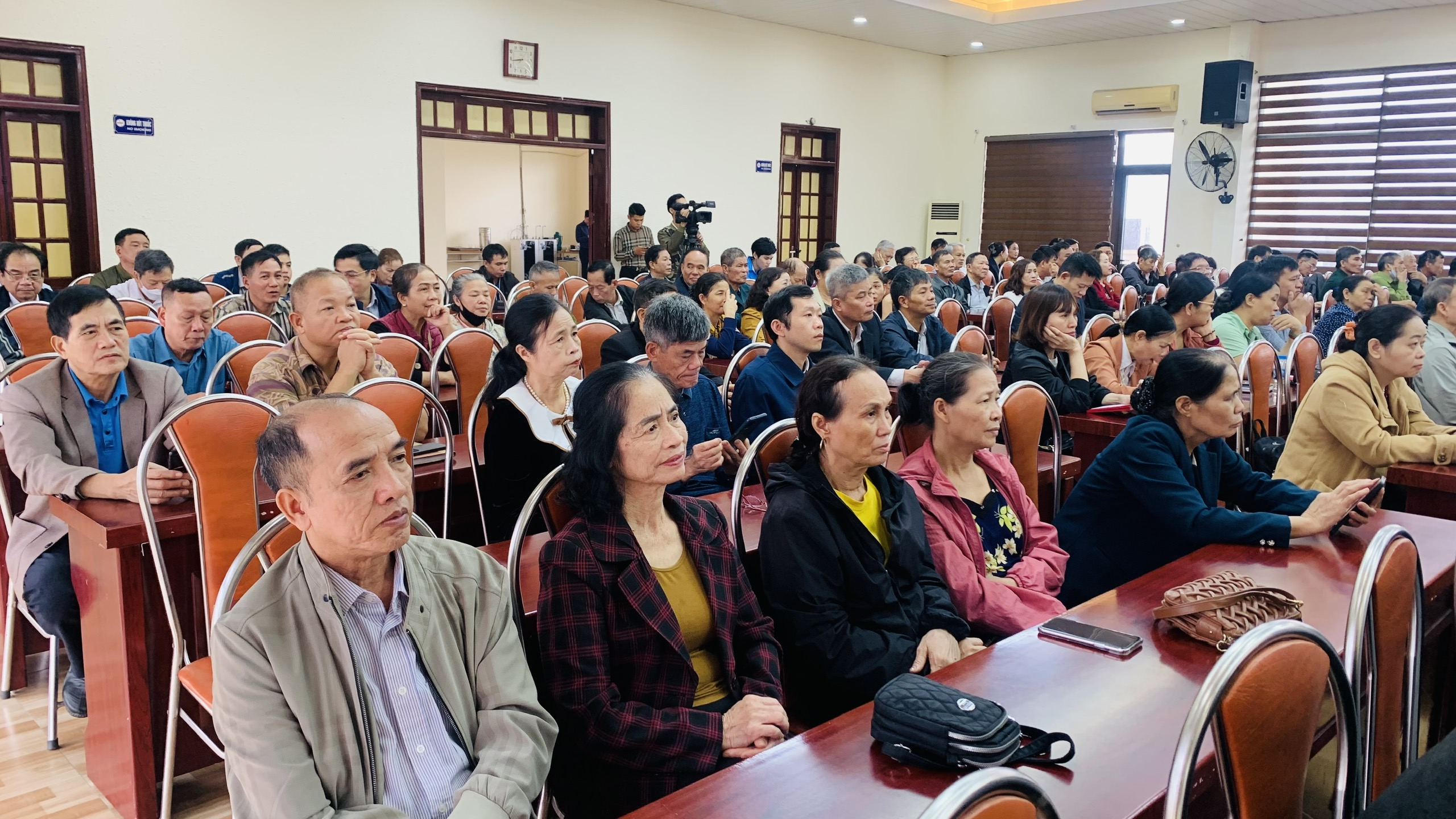 Cử tri tổ đại biểu 19 kiến nghị thành phố đẩy nhanh tiến độ các tuyến đường giao thông - ảnh 5