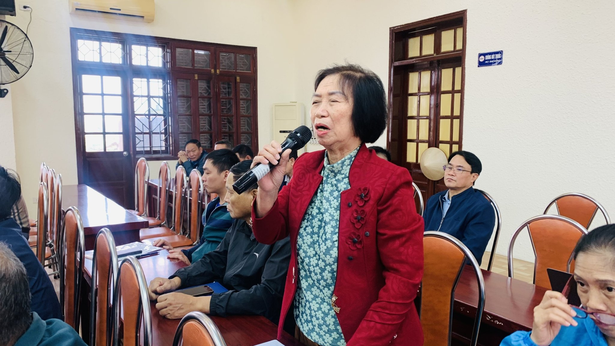 Cử tri tổ đại biểu 19 kiến nghị thành phố đẩy nhanh tiến độ các tuyến đường giao thông - ảnh 9