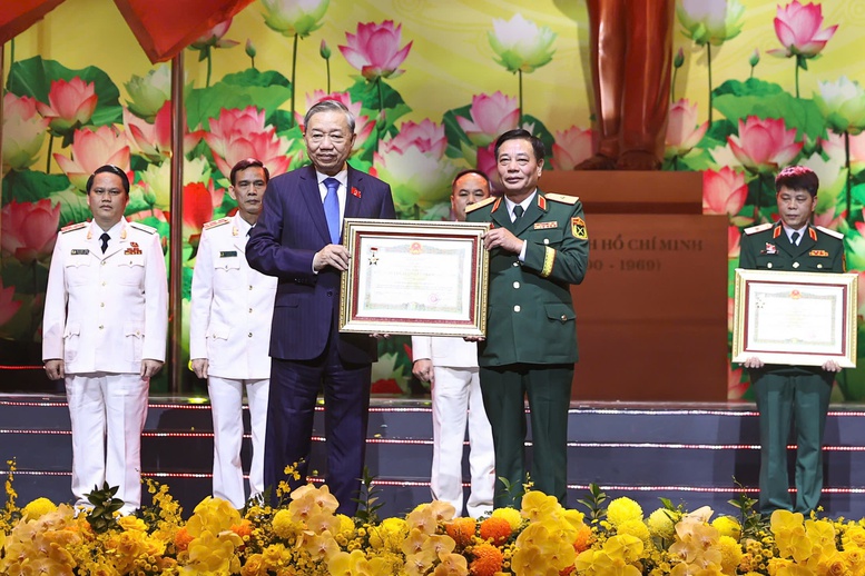 Các tập thể cá nhân được lãnh đạo Đảng, Nhà nước trao danh hiệu Anh hùng  - ảnh 1