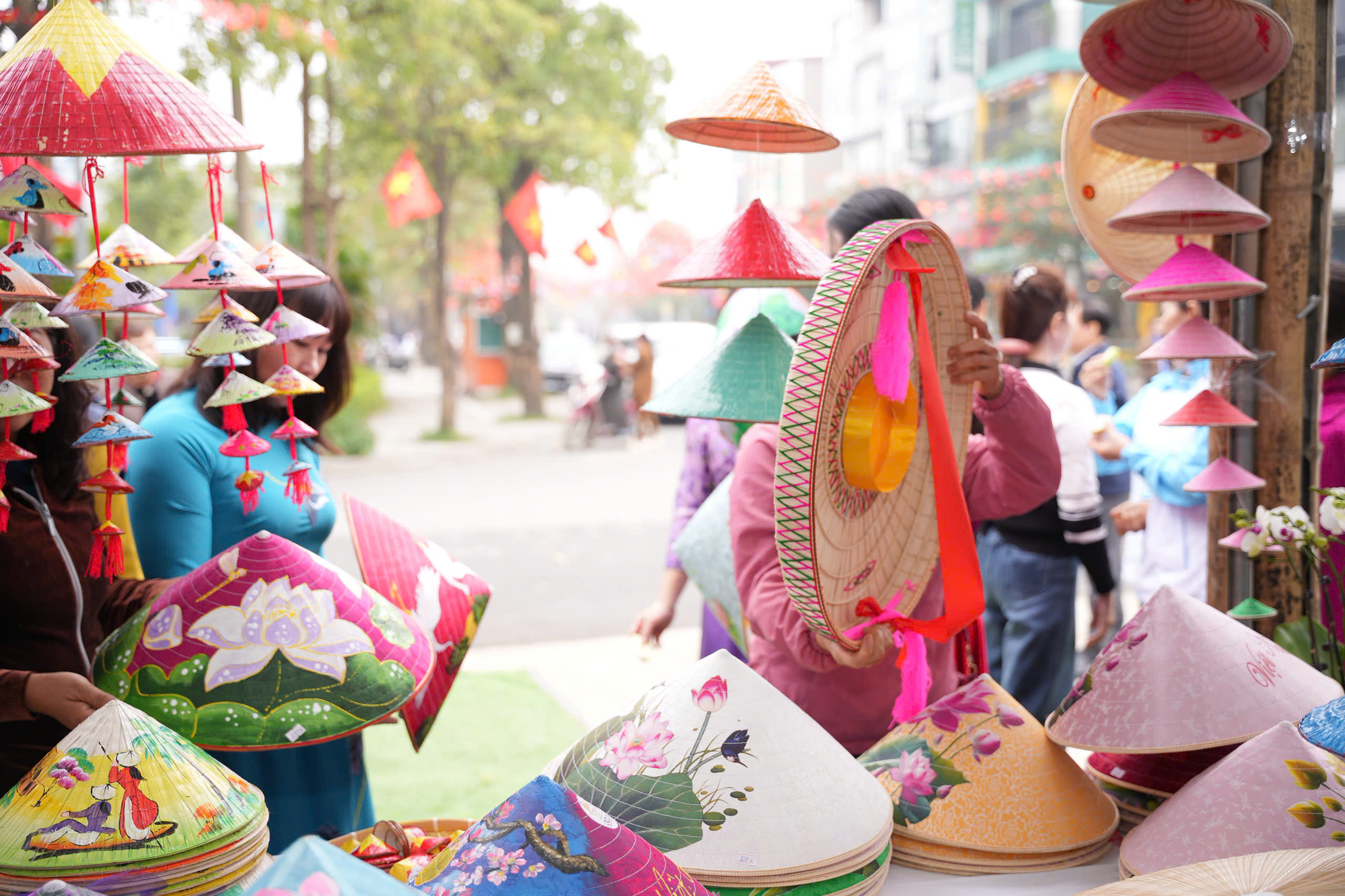 Khai mở “mỏ vàng” thị trường nội địa cho làng nghề Thủ đô - ảnh 1