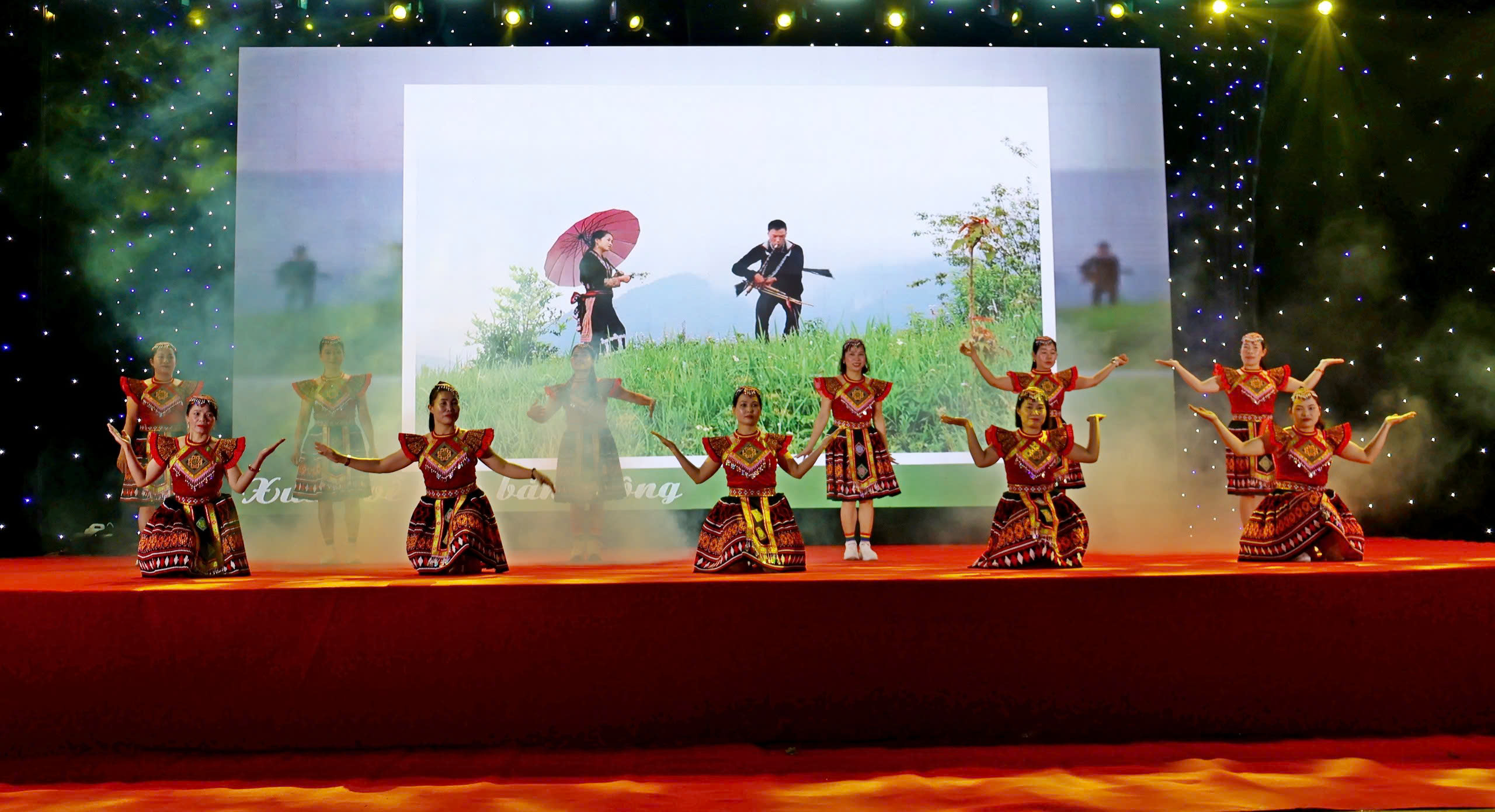 Xã Đoài Phương rộn ràng mừng năm 2026 với chương trình nghệ thuật “Sắc xuân trên quê hương” - ảnh 3