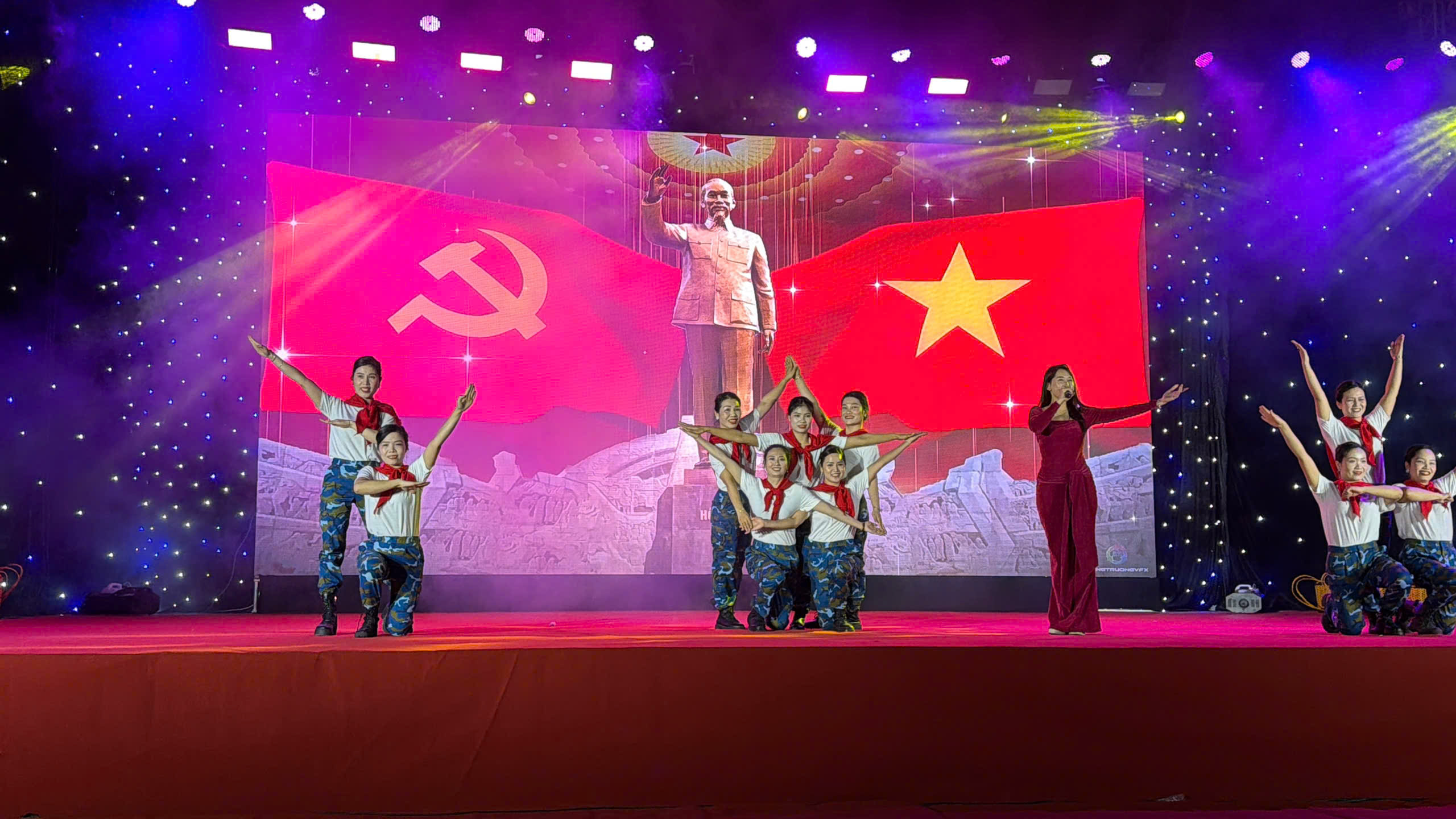 Xã Đoài Phương rộn ràng mừng năm 2026 với chương trình nghệ thuật “Sắc xuân trên quê hương” - ảnh 1