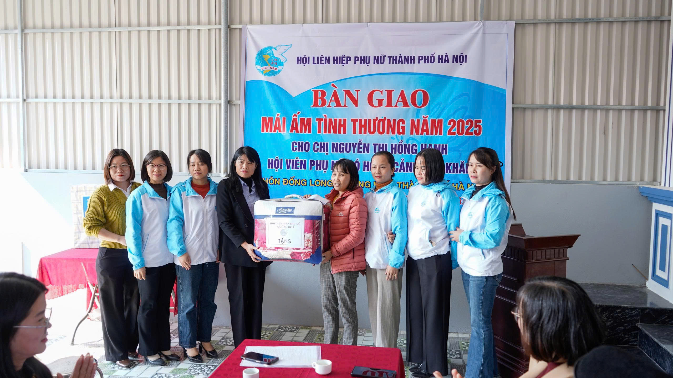 Xã Ứng Hòa trao kinh phí hỗ trợ xây, sửa chữa nhà “Đại đoàn kết” cho 8 hộ gia đình có hoàn cảnh khó khăn - ảnh 7