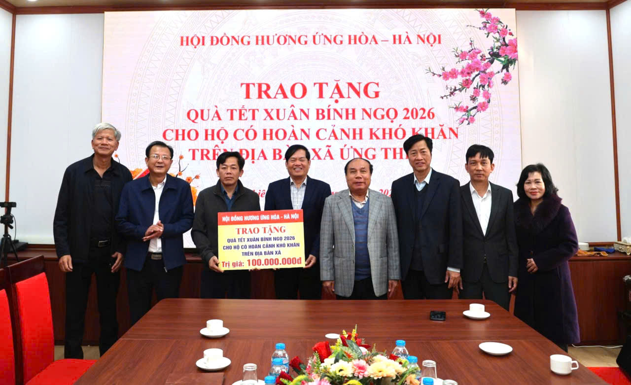 Hội đồng hương Ứng Hòa tại Hà Nội trao tặng quà Tết trị giá 100 triệu đồng cho các gia đình có hoàn cảnh khó khăn xã Ứng Thiên - ảnh 3