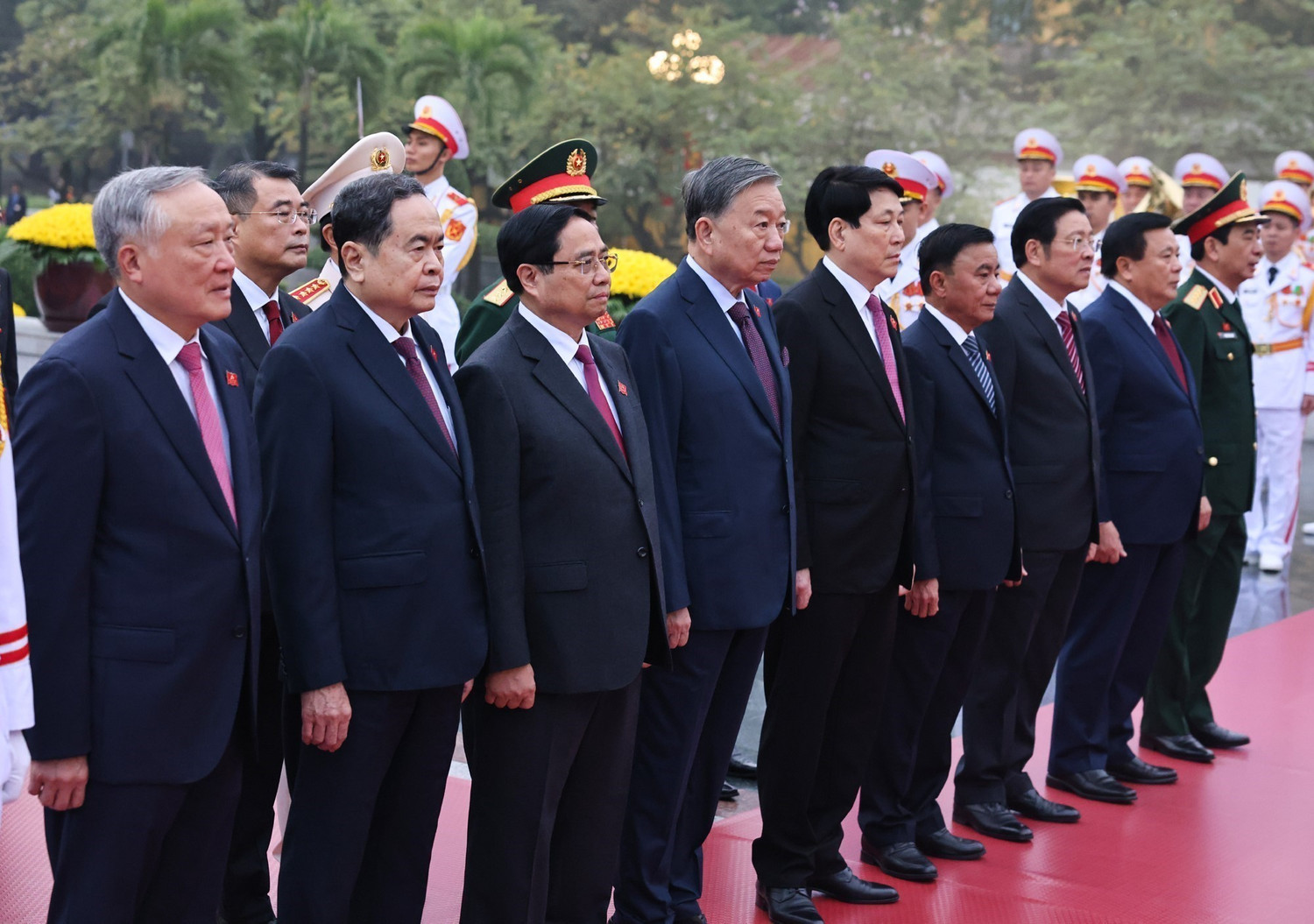 Lãnh đạo Đảng, Nhà nước đặt vòng hoa tại Đài tưởng niệm các Anh hùng liệt sĩ - ảnh 3