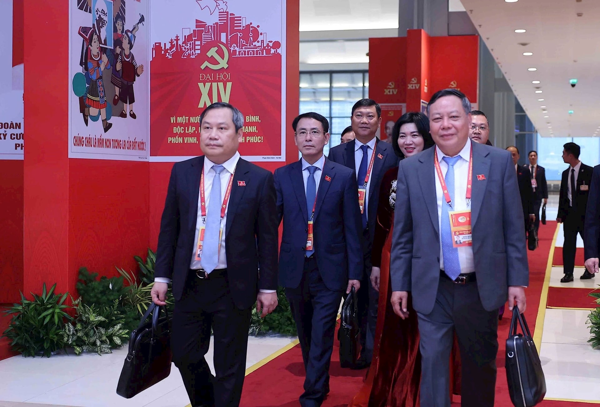 Trong thời gian Đoàn đại biểu Đảng bộ TP Hà Nội dự Đại hội XIV, đồng chí Phạm Quí Tiên được phân công xử lý công việc - ảnh 1