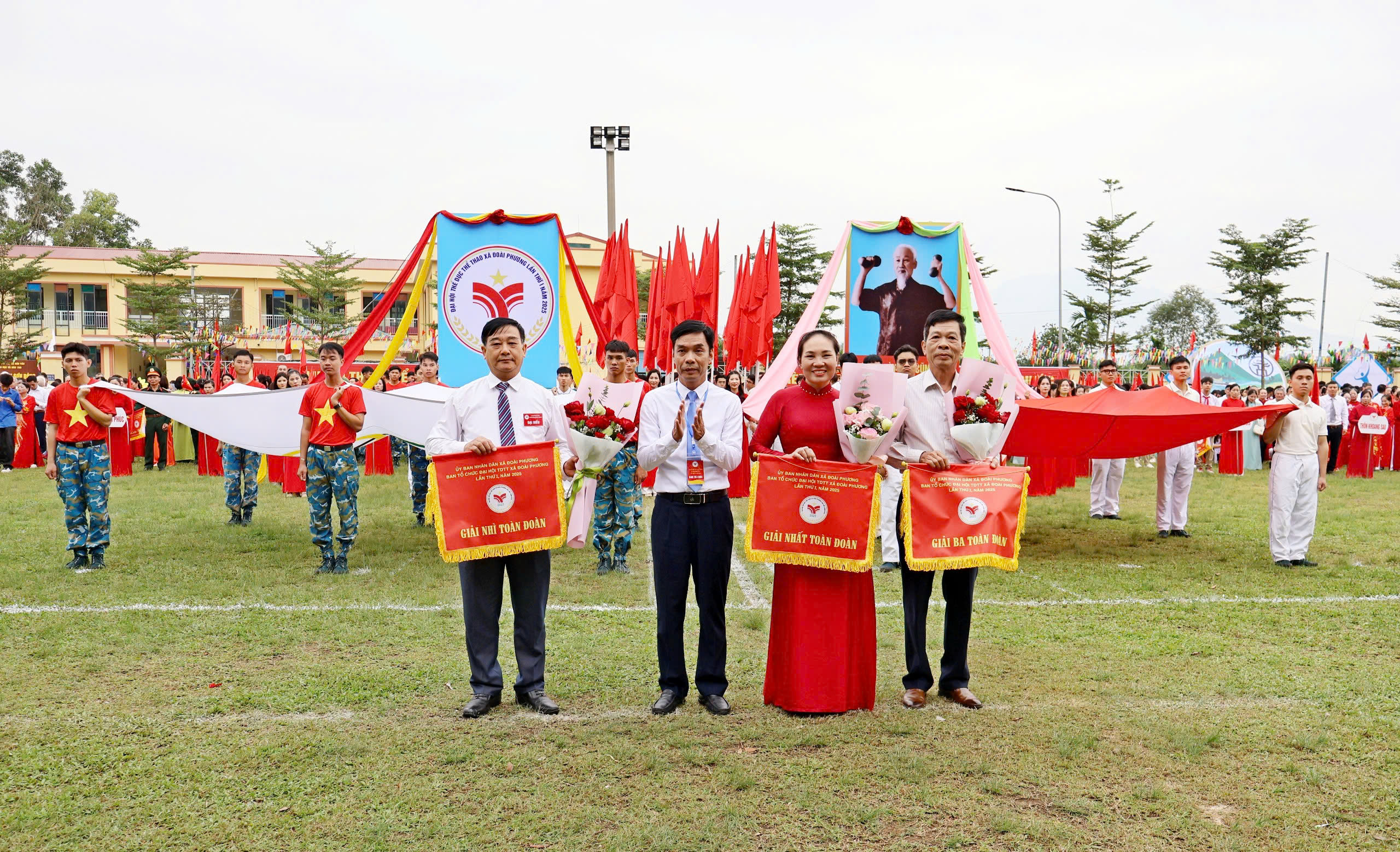 Giữ vững kỷ cương, phát huy đoàn kết, tạo nền tảng để xã Đoài Phương vững bước vào kỷ nguyên phát triển mới  - ảnh 5