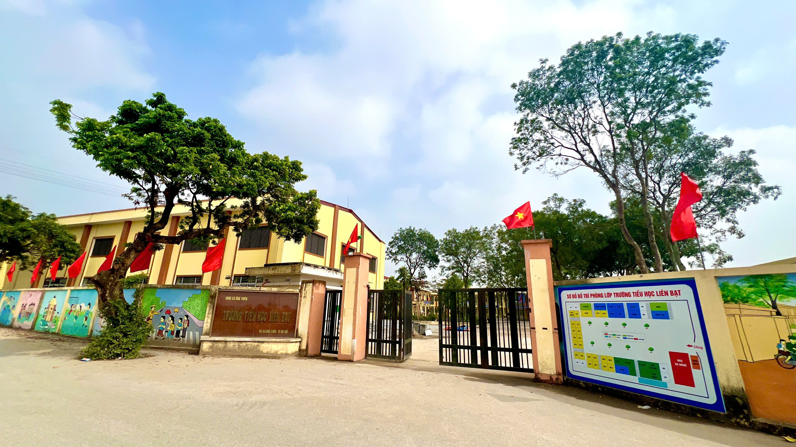 Ứng Thiên “Sáng – Xanh – Sạch – Đẹp” hưởng ứng Đại hội Đảng toàn quốc lần thứ XIV - ảnh 1