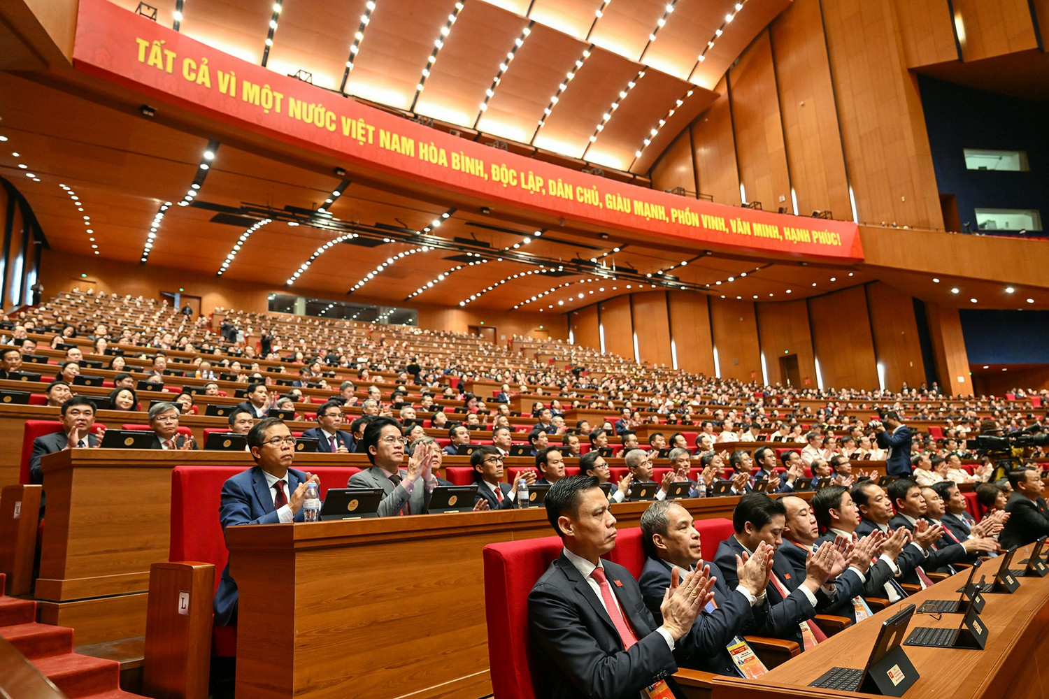 Lấy hạnh phúc và sự hài lòng của nhân dân làm thước đo và tiêu chuẩn phấn đấu - ảnh 3