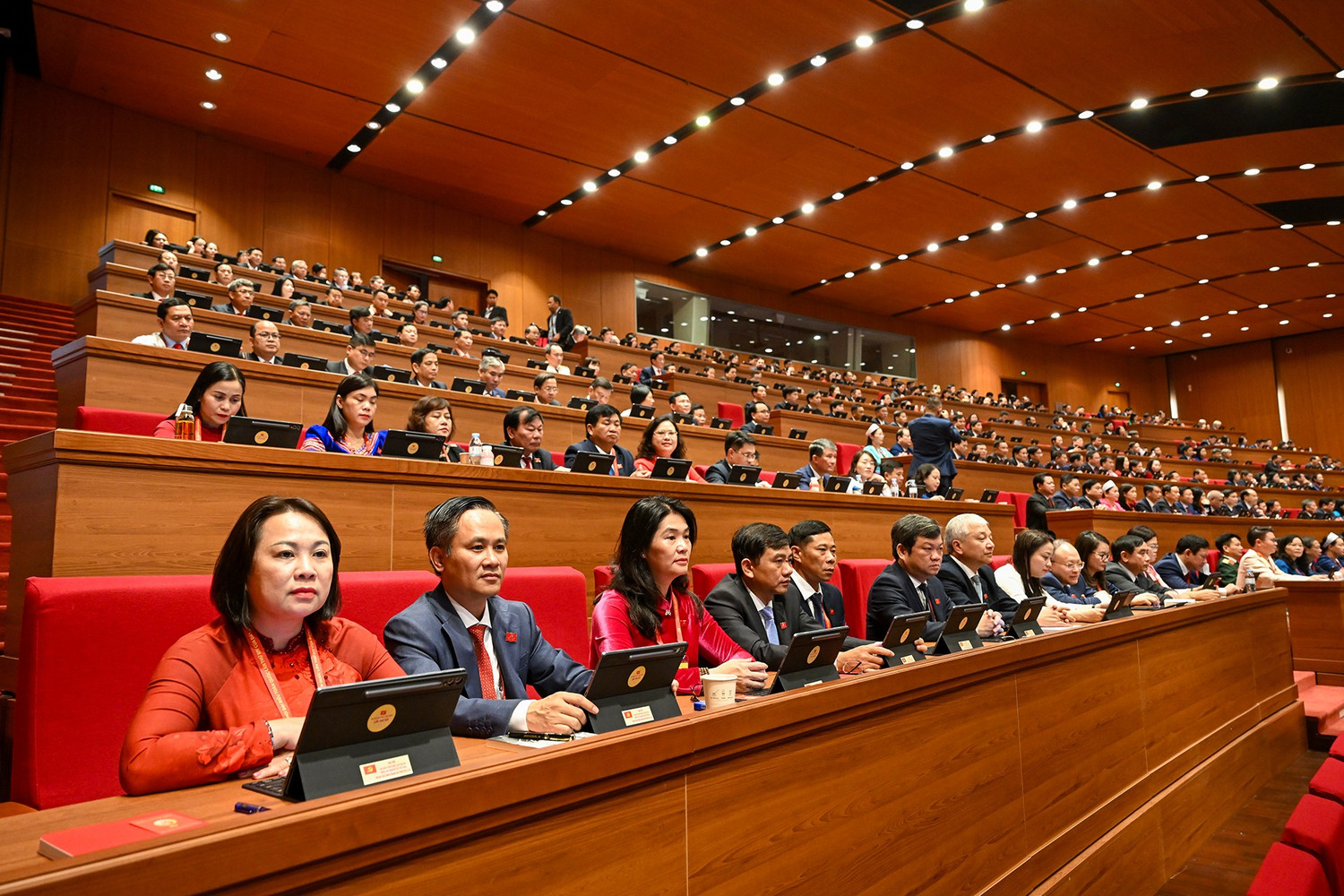 Lấy hạnh phúc và sự hài lòng của nhân dân làm thước đo và tiêu chuẩn phấn đấu - ảnh 2