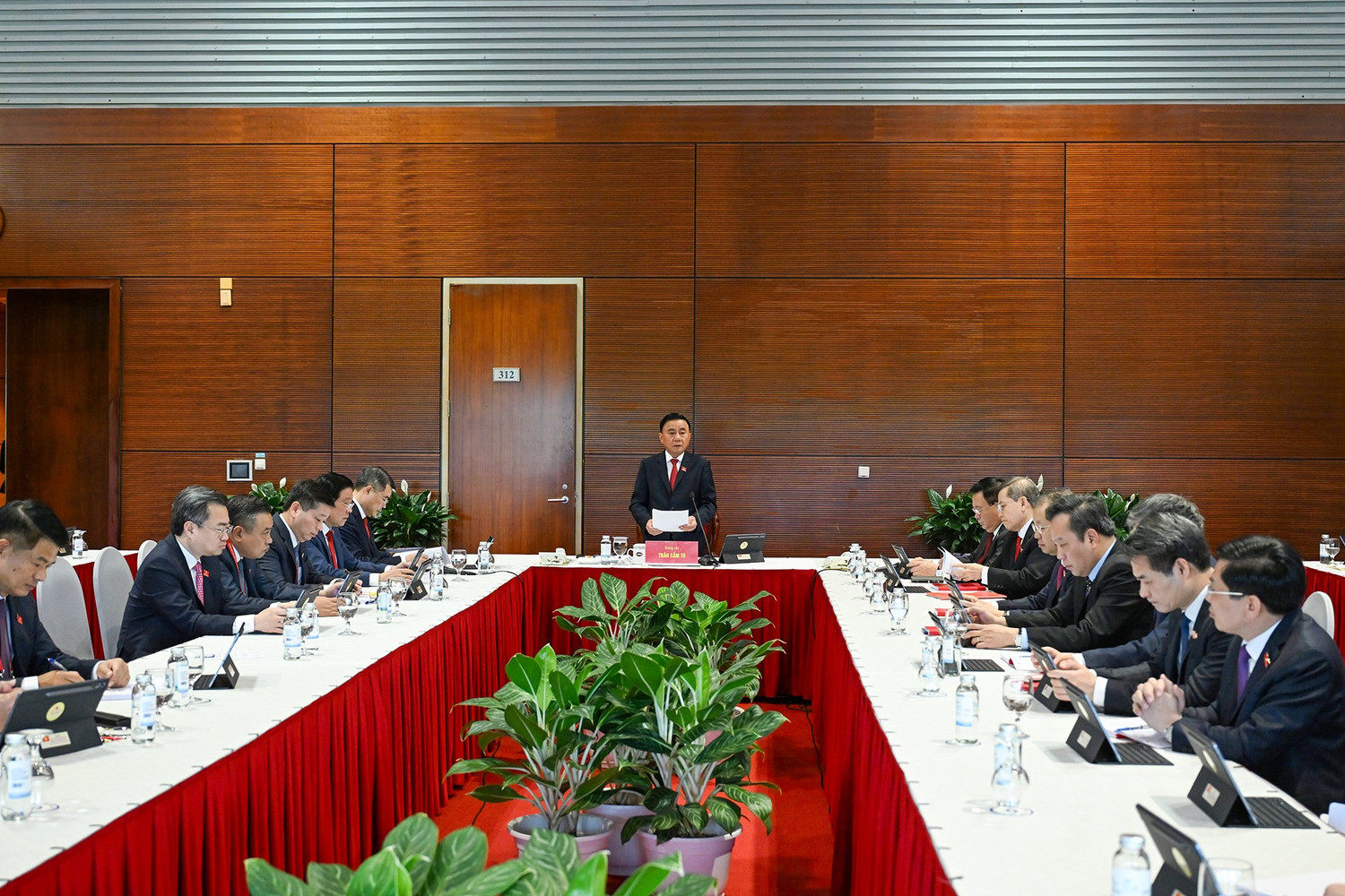 Phát huy cao độ trách nhiệm, trí tuệ và tâm huyết thảo luận Văn kiện, góp phần quan trọng vào thành công của Đại hội - ảnh 3