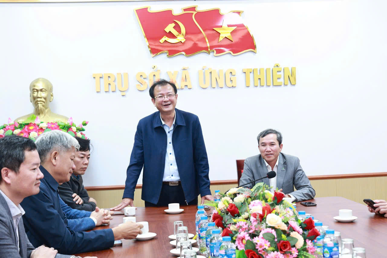 Xã Ứng Thiên tiếp nhận kinh phí 200 triệu đồng hỗ trợ Tết Bính Ngọ 2026 cho các hộ gia đình có hoàn cảnh khó khăn - ảnh 1