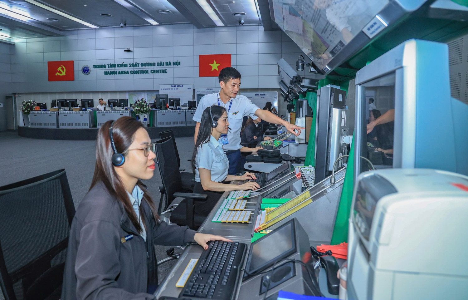 Bảo đảm tuyệt đối an toàn hoạt động bay phục vụ Đại hội Đảng toàn quốc lần thứ XIV - ảnh 2