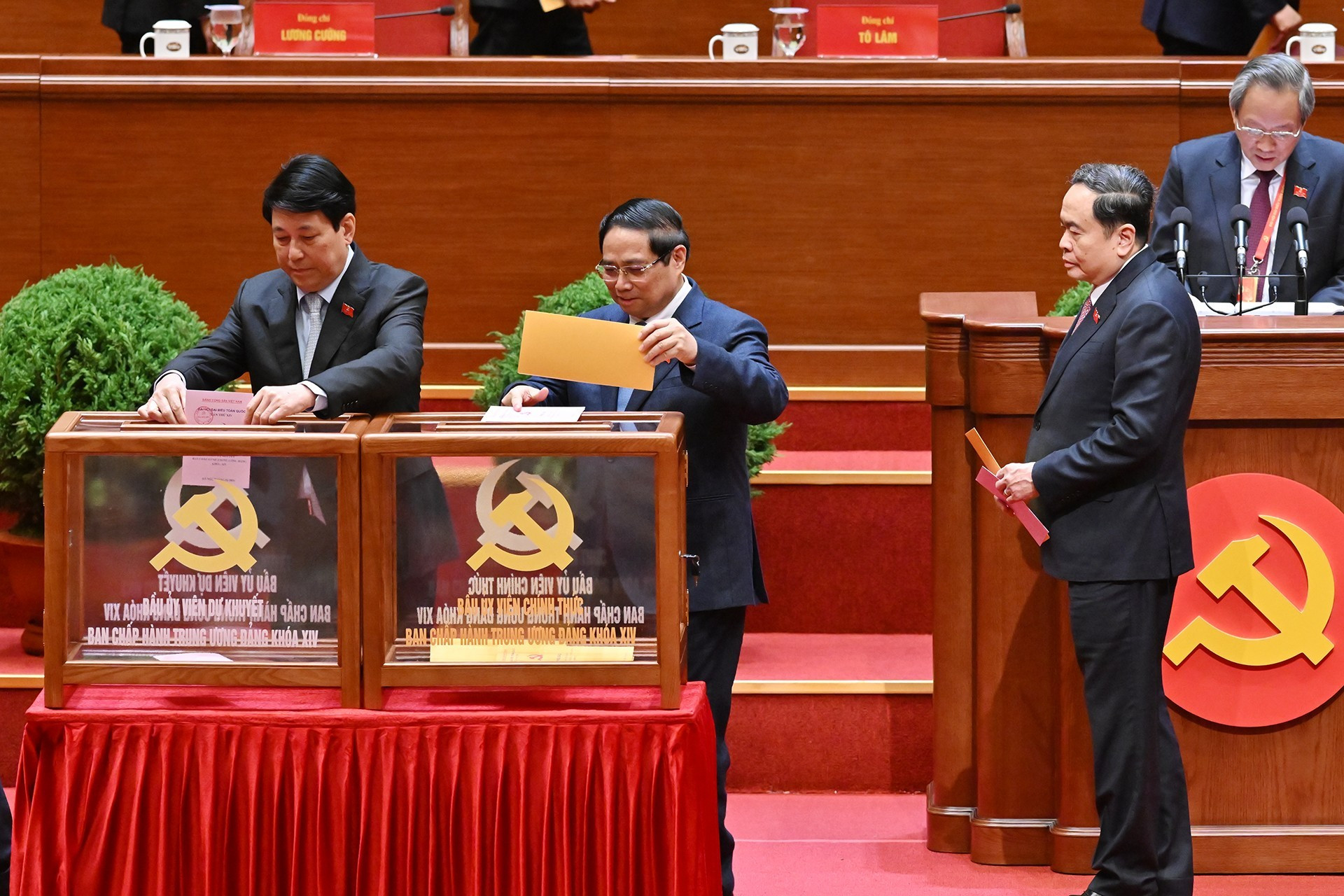 Chiều nay, các đại biểu bỏ phiếu Bầu Ban Chấp hành Trung ương Đảng khóa XIV - ảnh 2