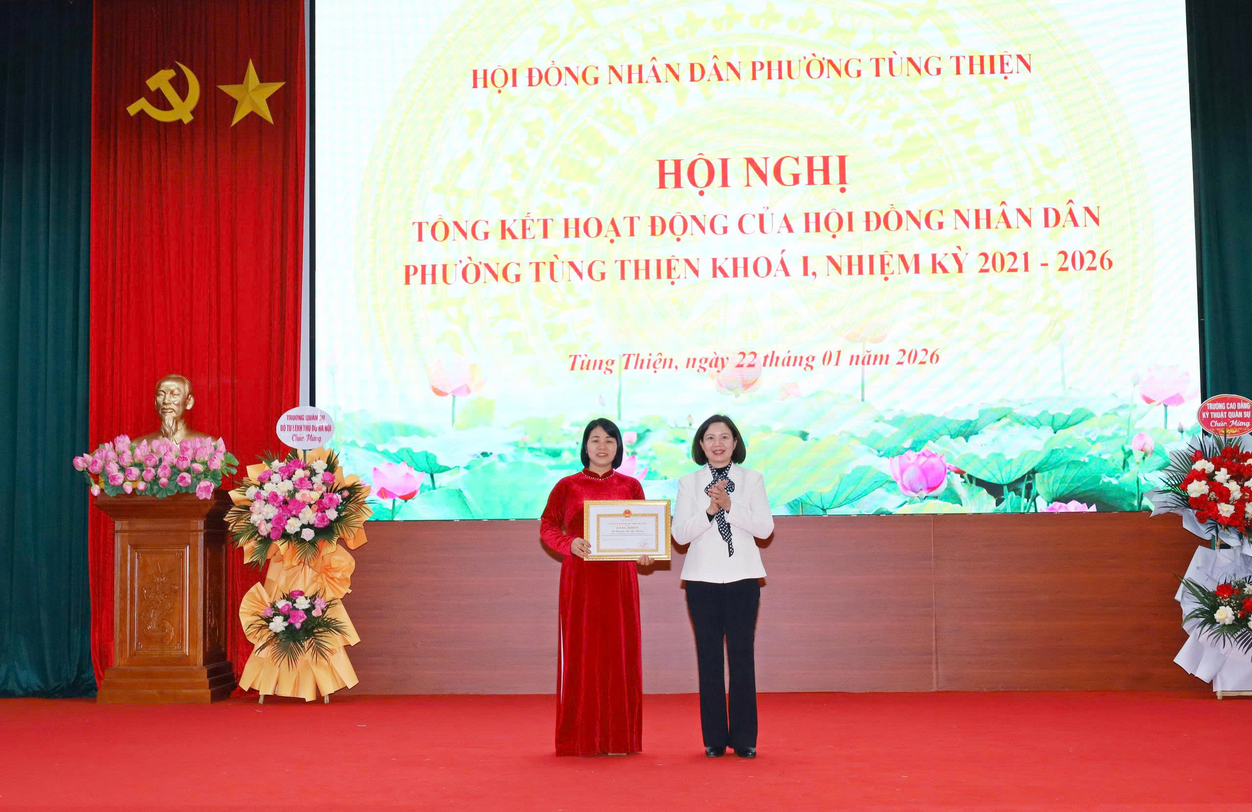 Phường Tùng Thiện khen thưởng 16 tập thể và cá nhân có thành tích xuất sắc trong hoạt động HĐND - ảnh 2