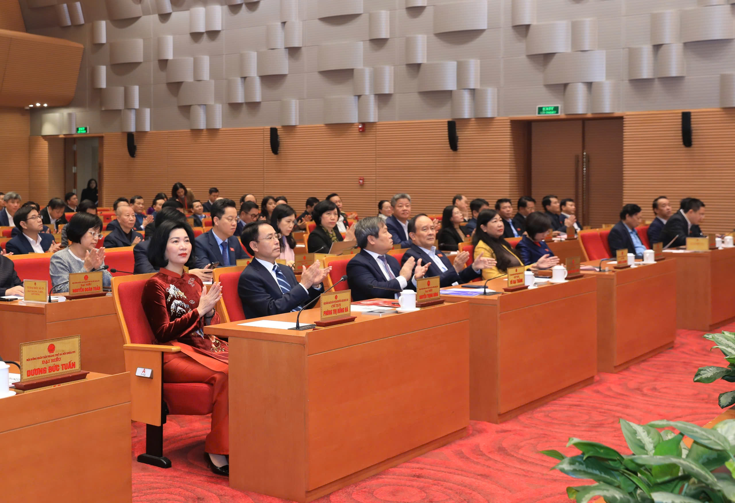 Hà Nội thông qua nghị quyết bổ sung 30.000 tỷ đồng đầu tư công năm 2026 - ảnh 3