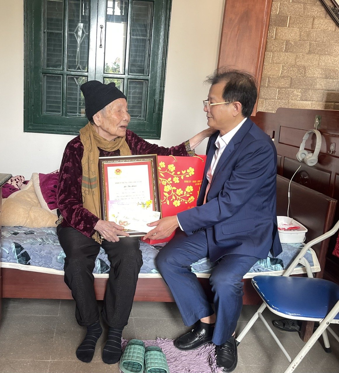 Xã Ứng Thiên chăm lo Tết Bính Ngọ 2026 cho người cao tuổi và đối tượng chính sách - ảnh 4