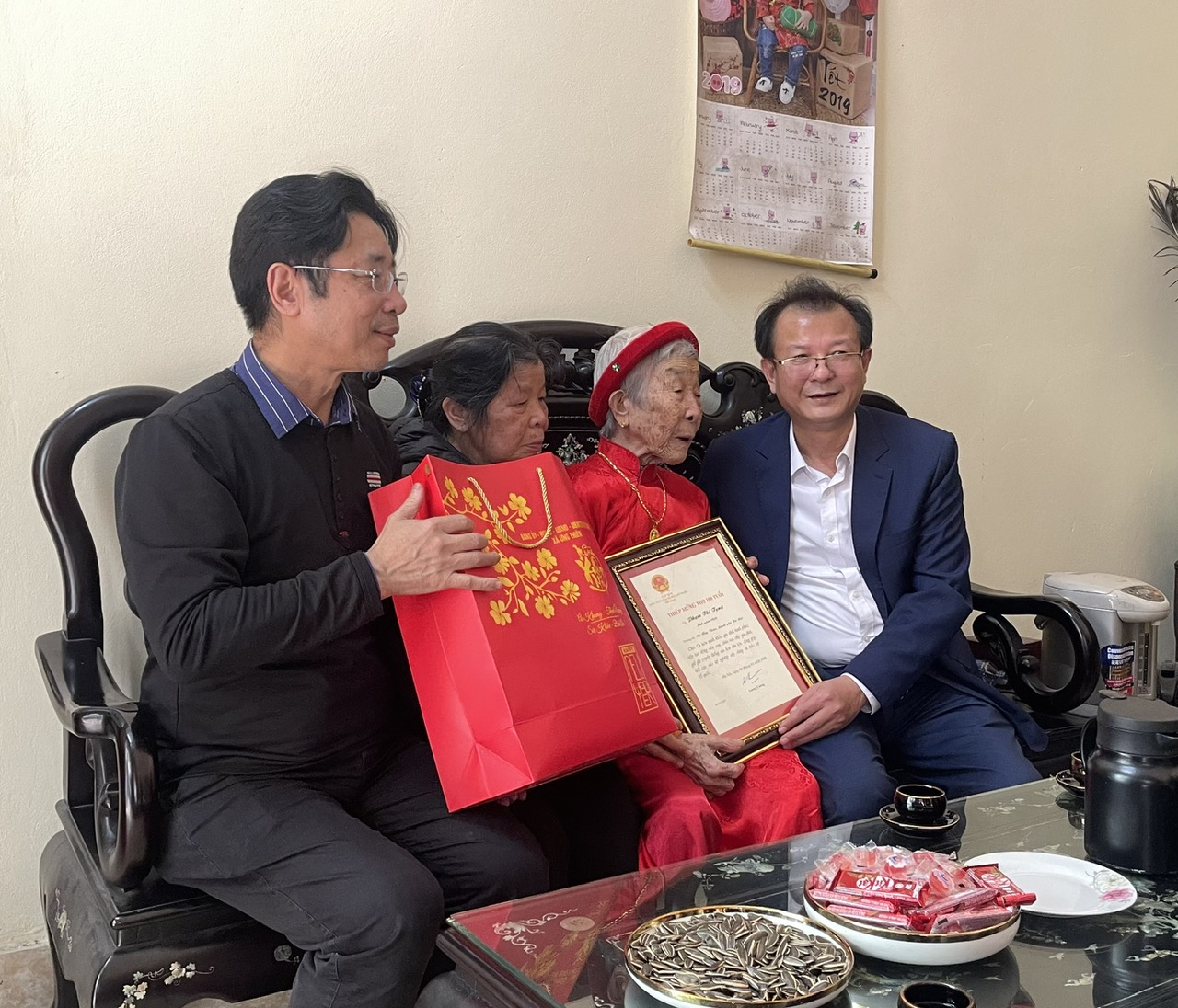 Xã Ứng Thiên chăm lo Tết Bính Ngọ 2026 cho người cao tuổi và đối tượng chính sách - ảnh 5