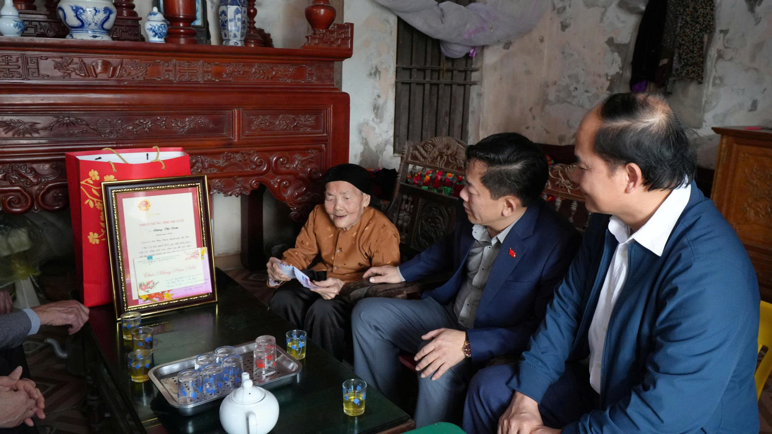 Xã Ứng Thiên chăm lo Tết Bính Ngọ 2026 cho người cao tuổi và đối tượng chính sách - ảnh 3