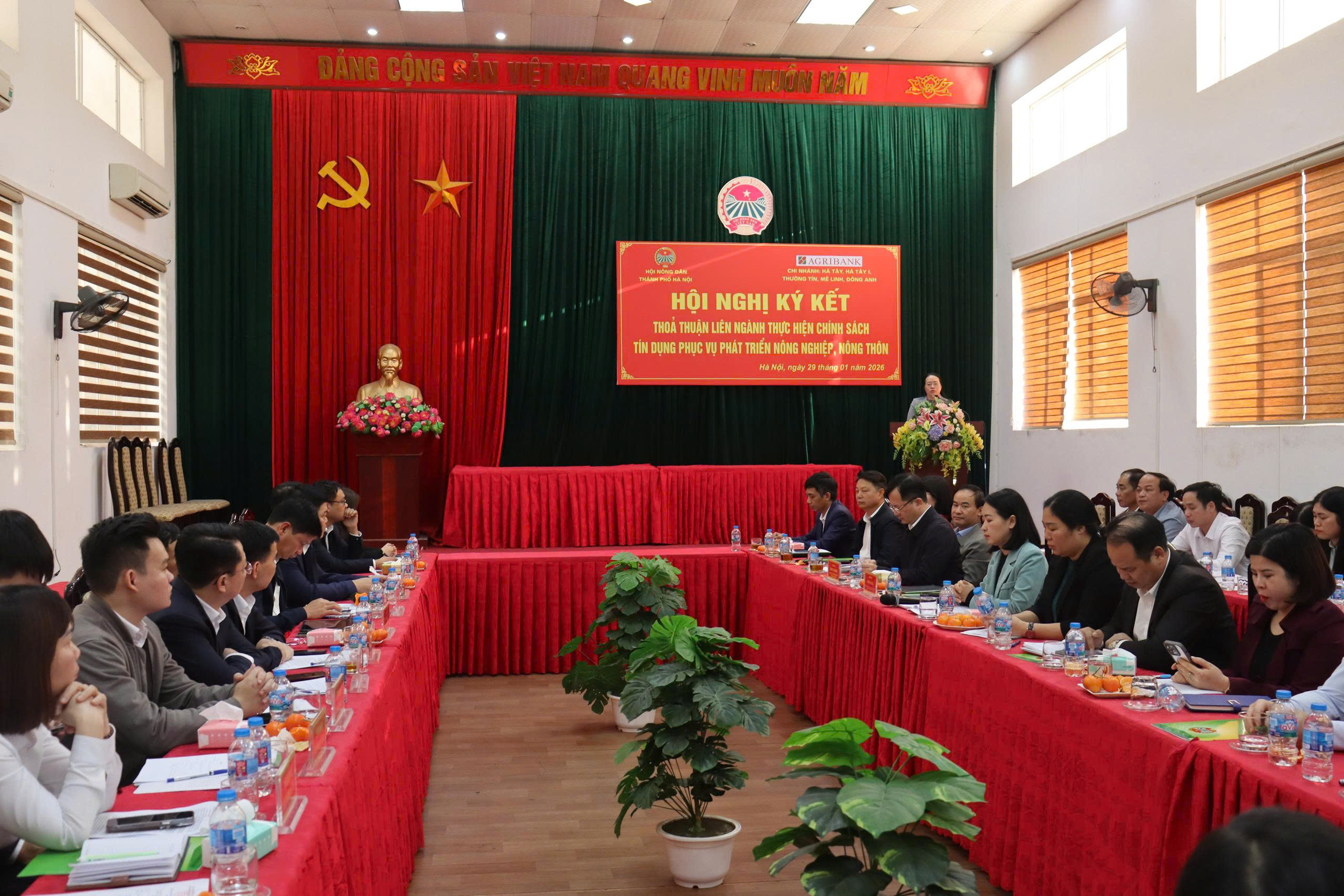 Hội Nông dân Hà Nội và Agribank ký kết thỏa thuận liên ngành về tín dụng nông nghiệp, nông thôn - ảnh 1