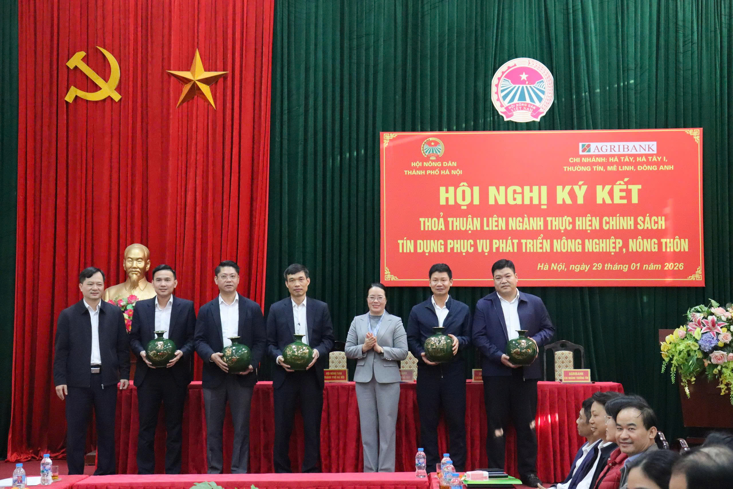 Hội Nông dân Hà Nội và Agribank ký kết thỏa thuận liên ngành về tín dụng nông nghiệp, nông thôn - ảnh 9
