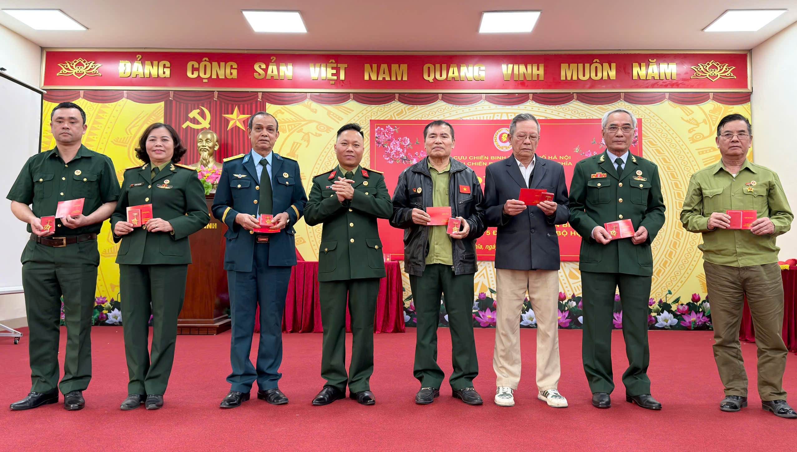 Hội Cựu chiến binh phường Yên Nghĩa vinh danh hội viên tiêu biểu - ảnh 11