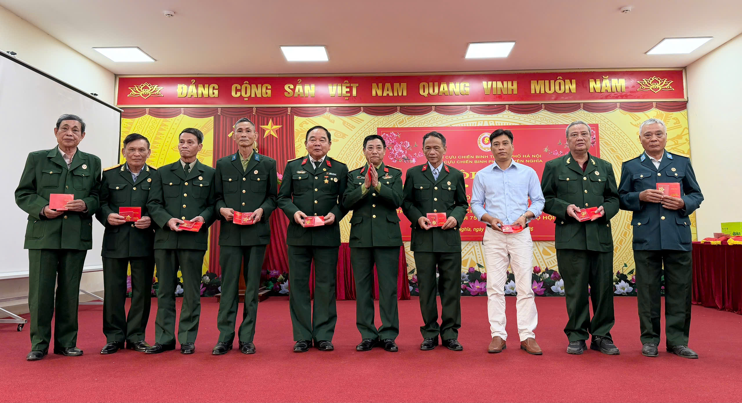 Hội Cựu chiến binh phường Yên Nghĩa vinh danh hội viên tiêu biểu - ảnh 13