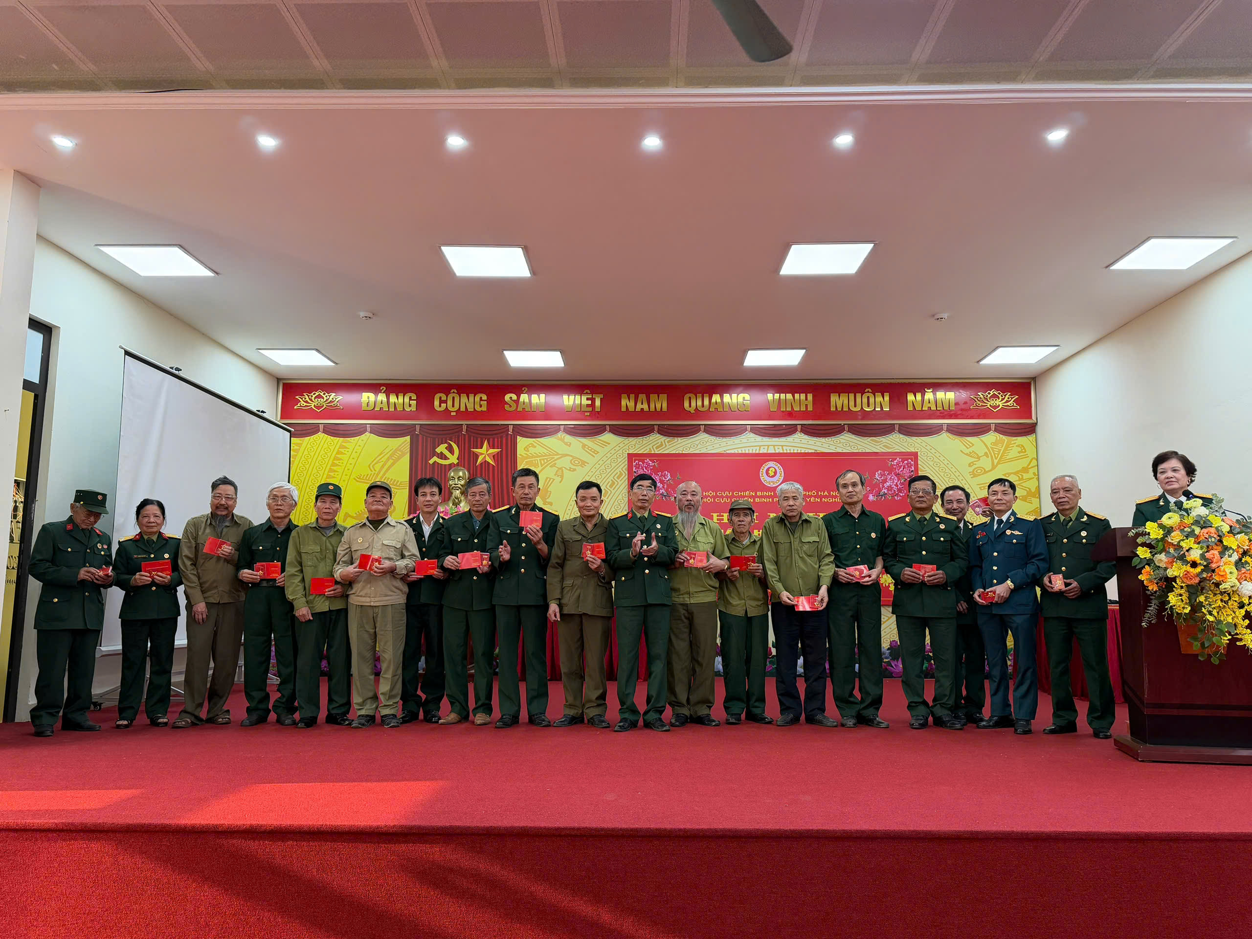 Hội Cựu chiến binh phường Yên Nghĩa vinh danh hội viên tiêu biểu - ảnh 14