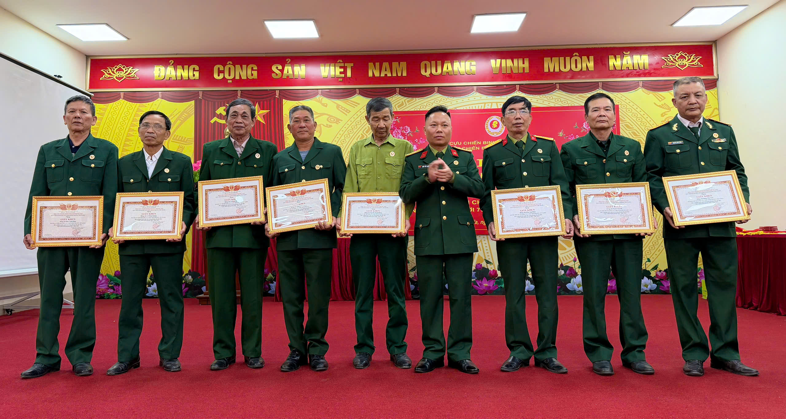 Hội Cựu chiến binh phường Yên Nghĩa vinh danh hội viên tiêu biểu - ảnh 8