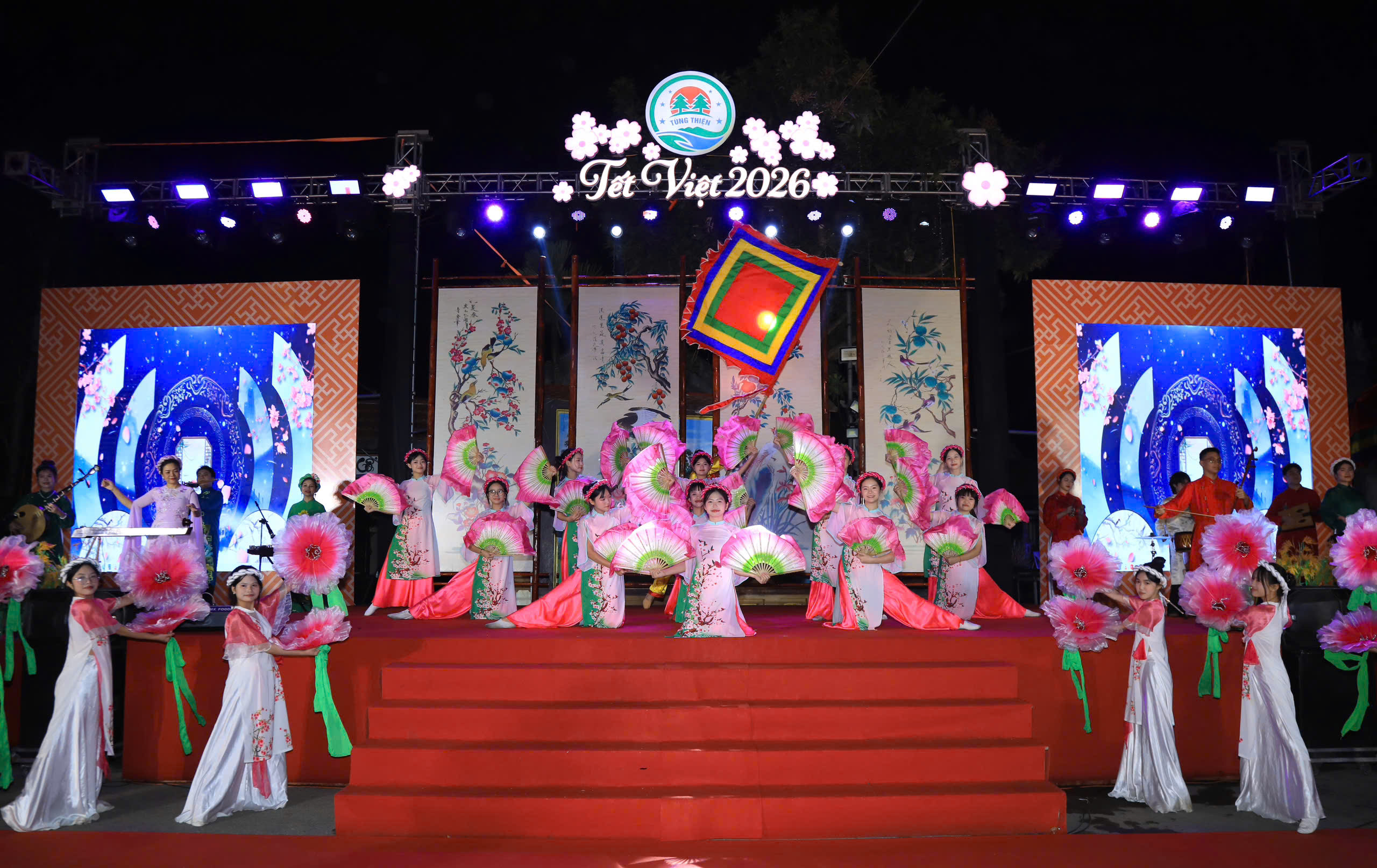 Rộn ràng “Tết Việt” phường Tùng Thiện chào Xuân Bính Ngọ 2026 - ảnh 9