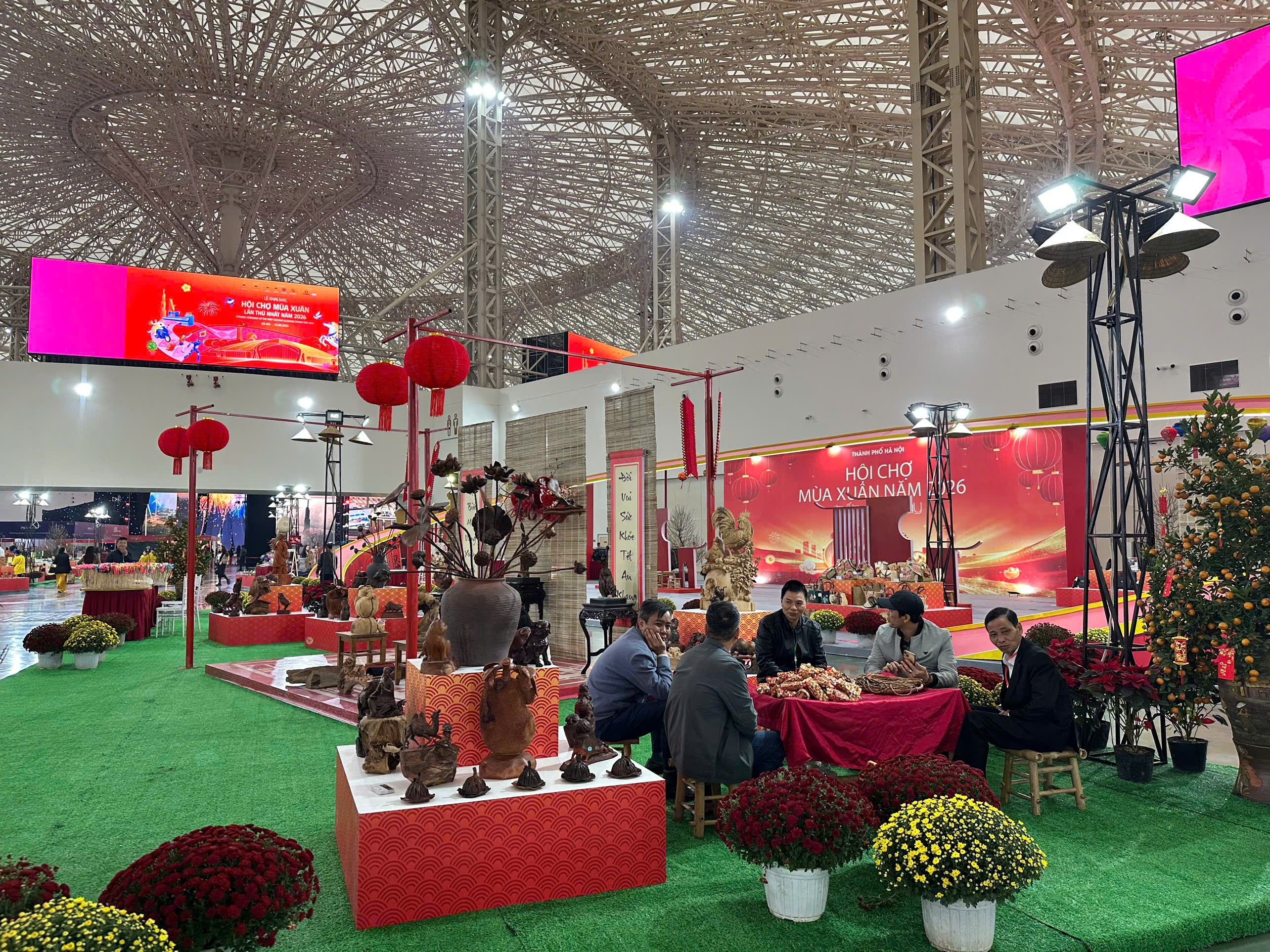  “Tết Sum vầy” - Điểm nhấn văn hóa, kinh tế tại Hội chợ Mùa Xuân lần thứ Nhất năm 2026 - ảnh 6