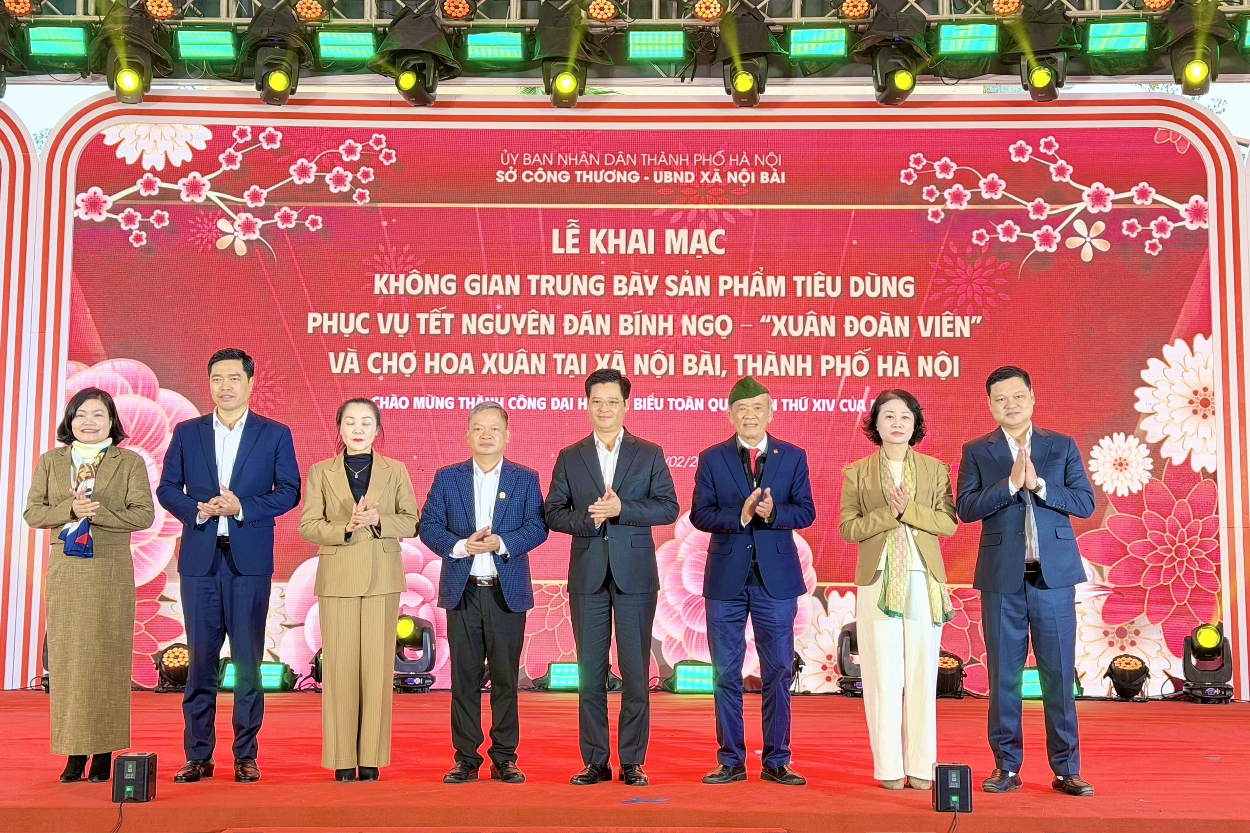 Khai mạc không gian trưng bày sản phẩm tiêu dùng phục vụ Tết tại xã Nội Bài - ảnh 4