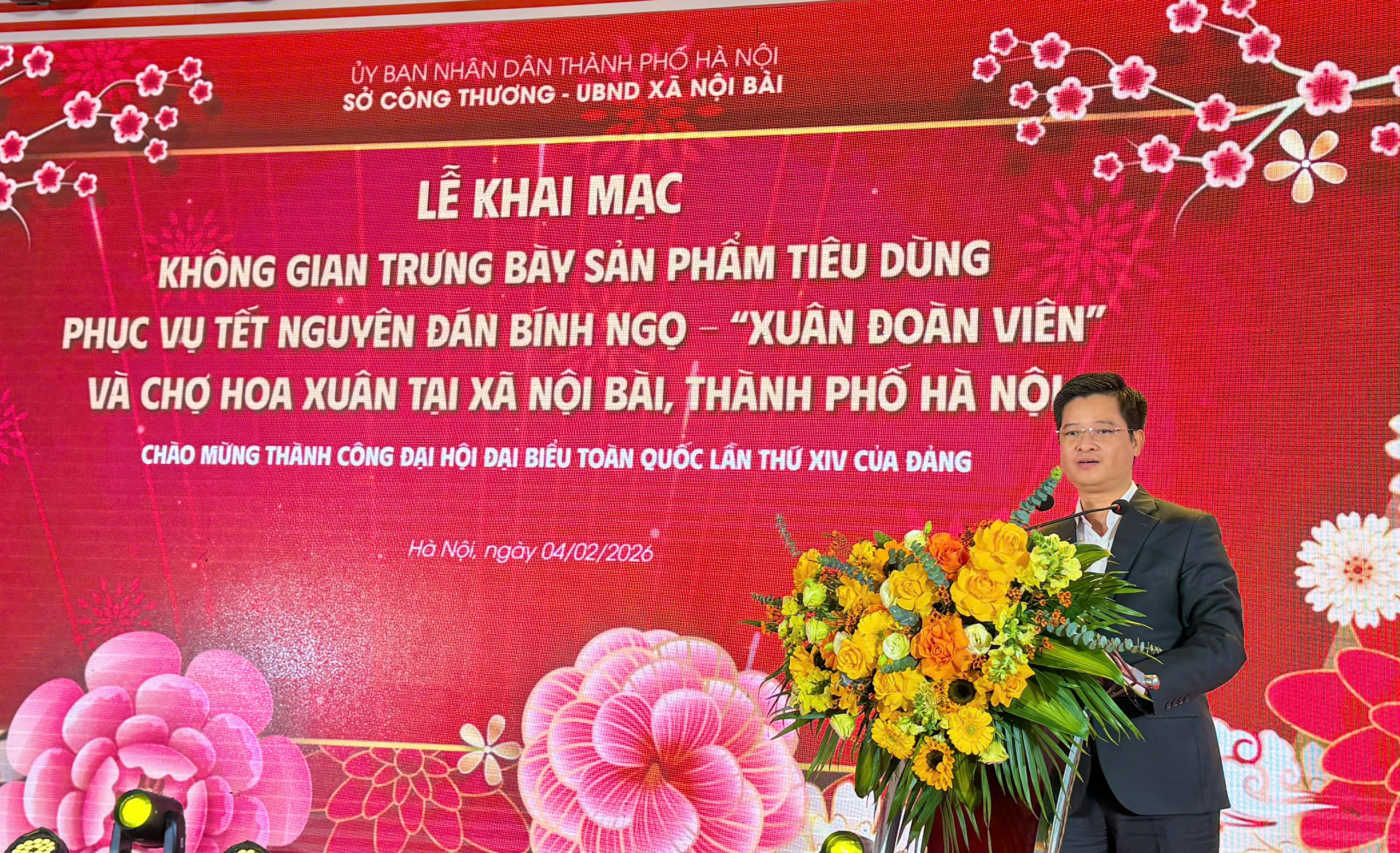 Khai mạc không gian trưng bày sản phẩm tiêu dùng phục vụ Tết tại xã Nội Bài - ảnh 2