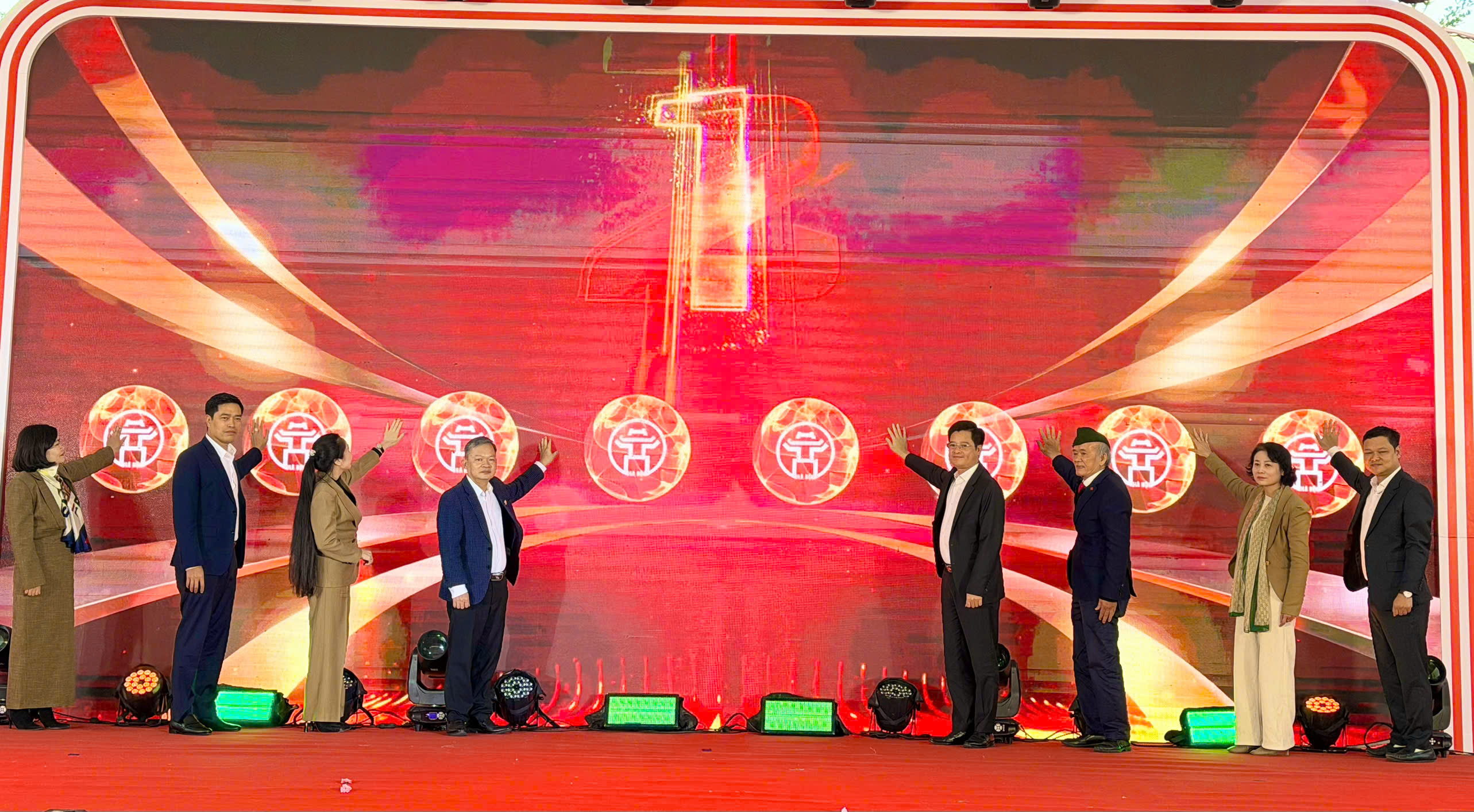 Khai mạc không gian trưng bày sản phẩm tiêu dùng phục vụ Tết tại xã Nội Bài - ảnh 3