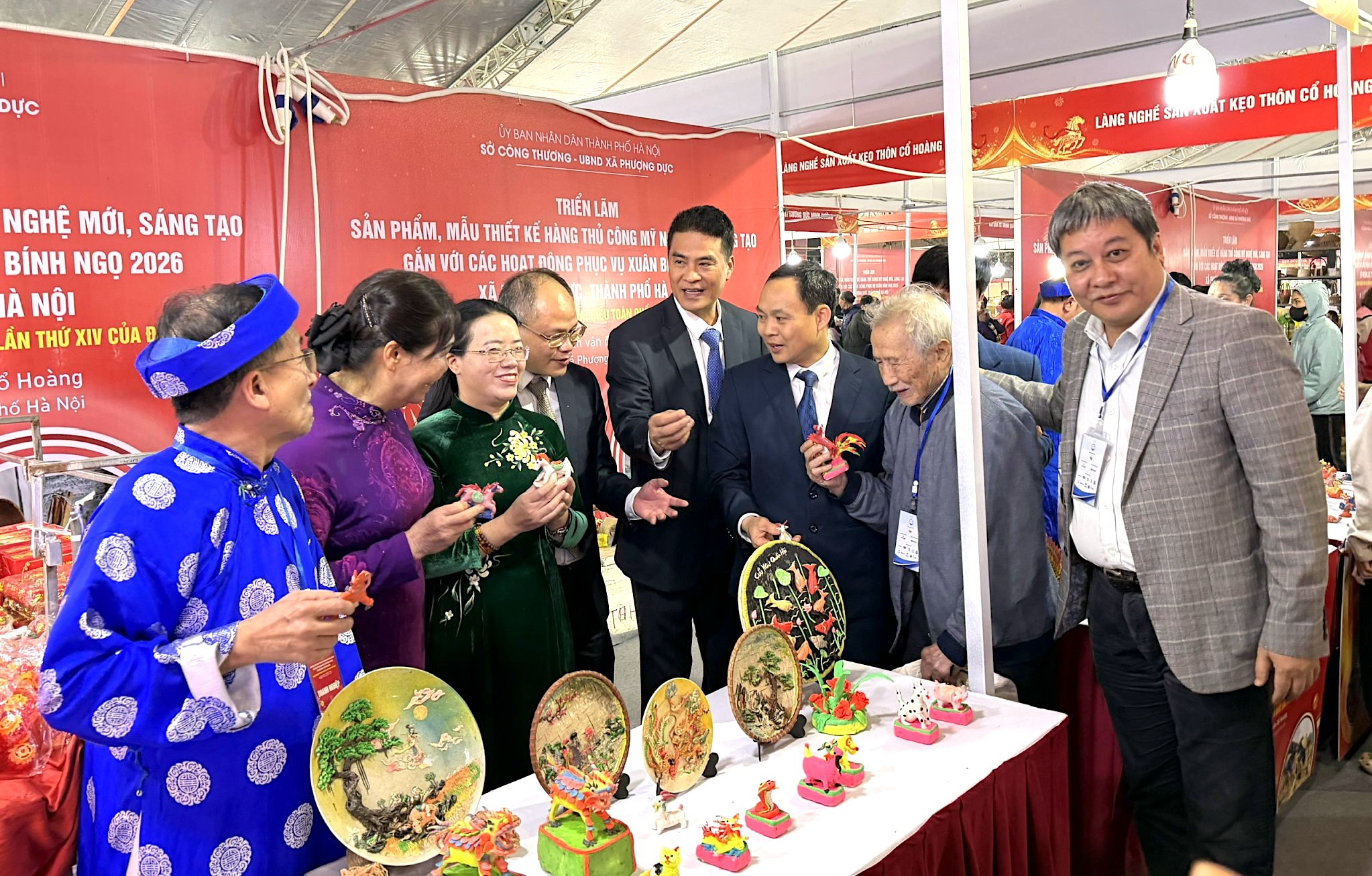 Phượng Dực rộn ràng chợ Xuân Bính Ngọ 2026: Kết nối tinh hoa làng nghề, kích cầu tiêu dùng Tết - ảnh 7