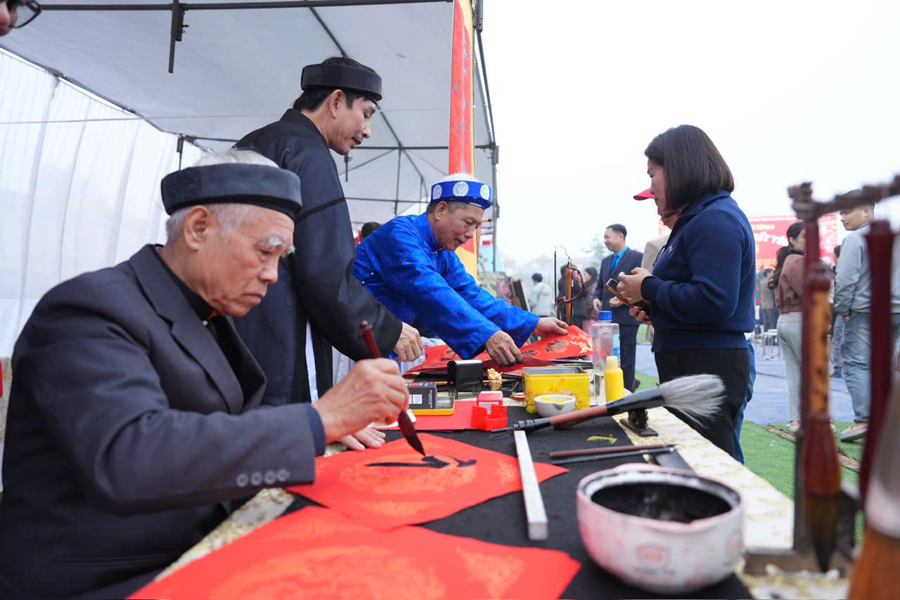 Xuân về trên phường Yên Nghĩa: Đoàn kết – sẻ chia – lan tỏa yêu thương - ảnh 20