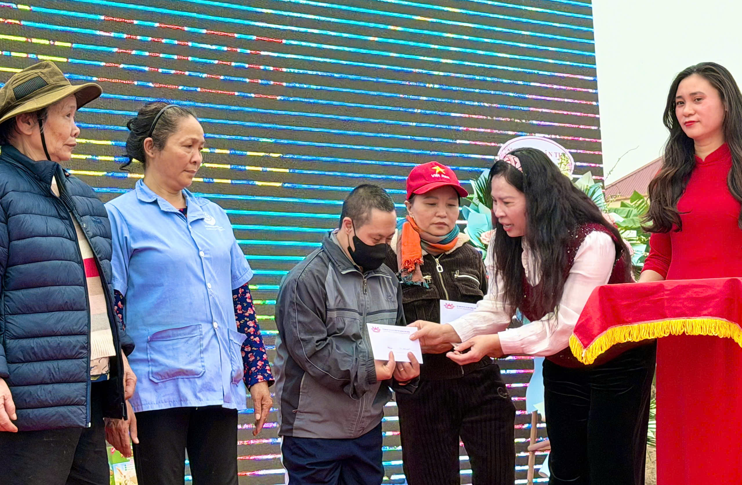 Xuân về trên phường Yên Nghĩa: Đoàn kết – sẻ chia – lan tỏa yêu thương - ảnh 11