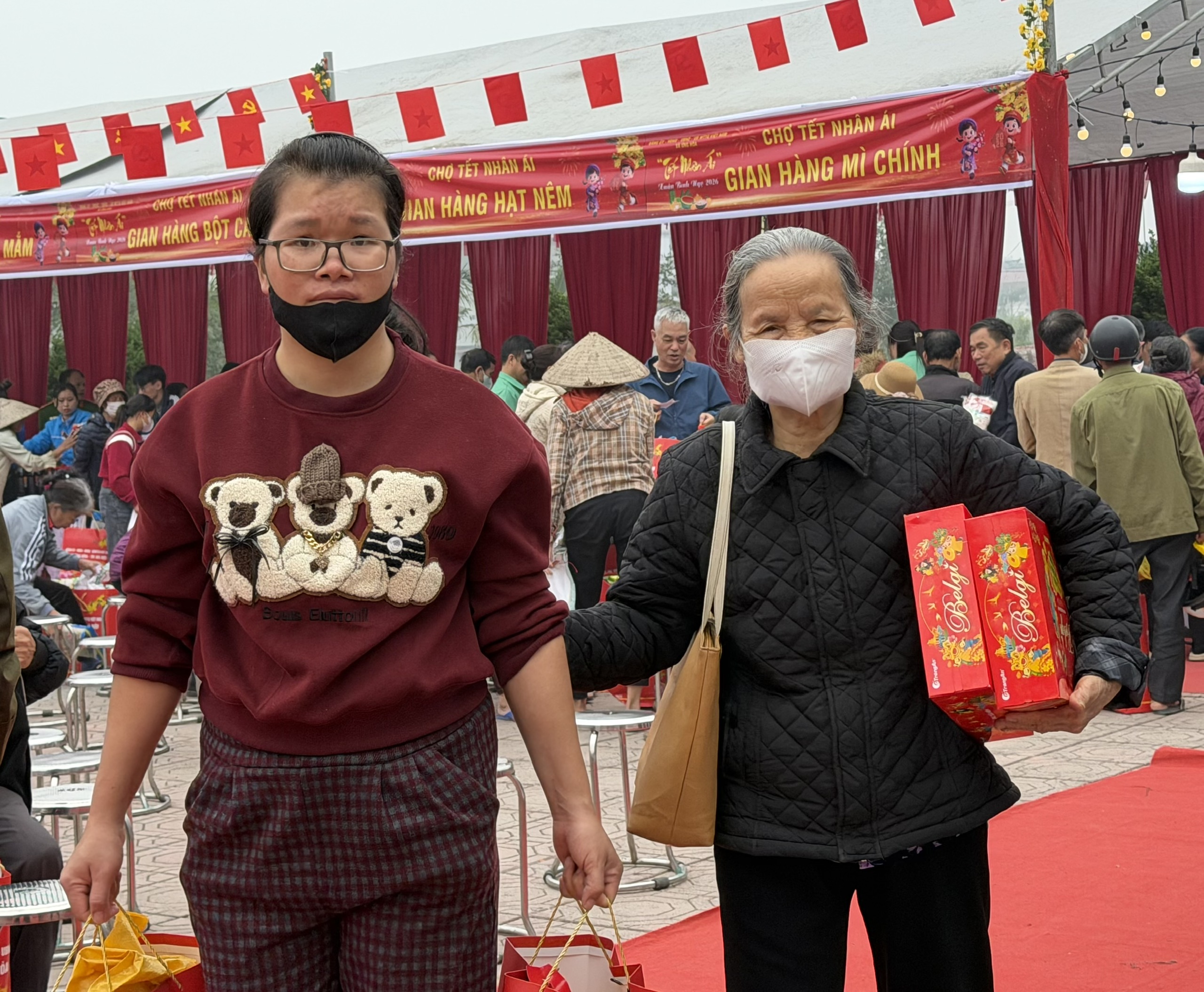 Xã Ứng Hòa: Ấm áp chương trình Tết Nhân ái, trao 500 suất quà cho các hộ khó khăn - ảnh 12