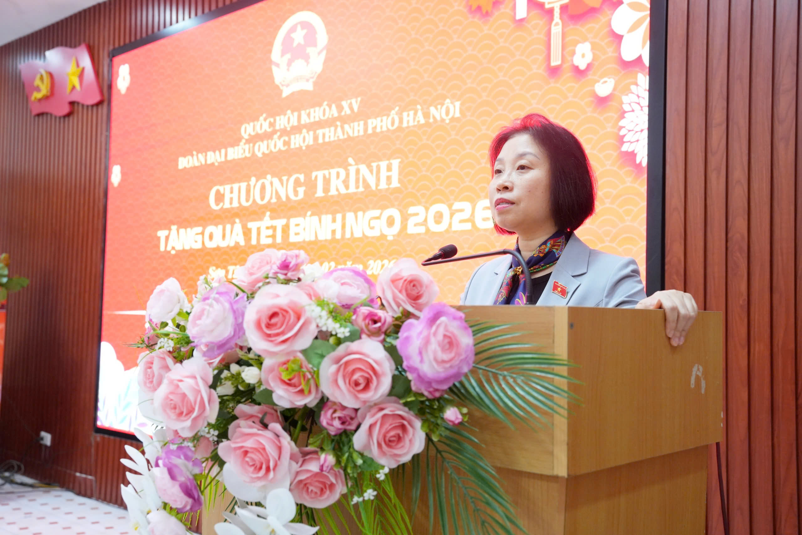 Đoàn Đại biểu Quốc hội TP Hà Nội tặng quà tết tại 3 xã phường - ảnh 1