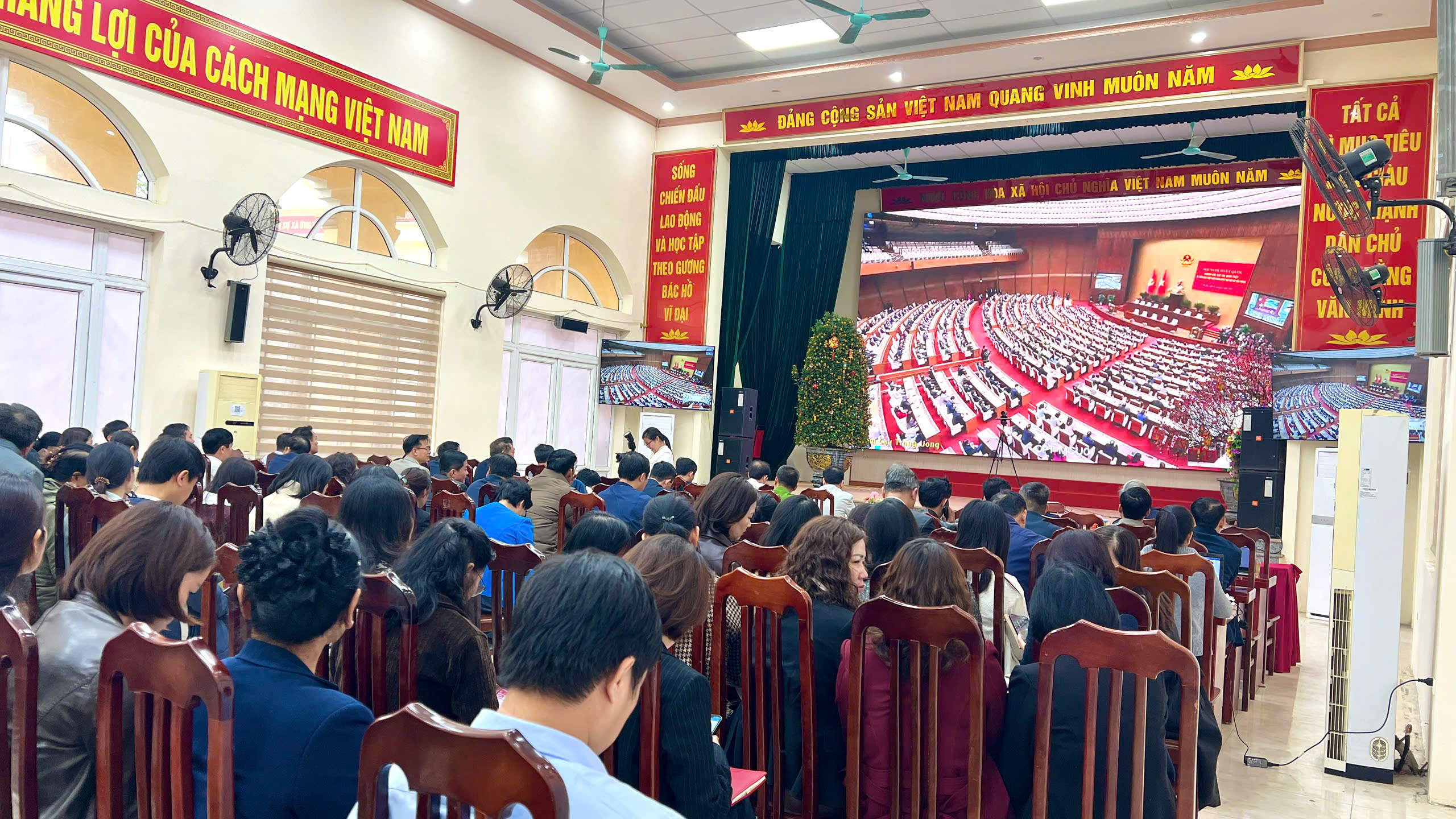 Xã Ứng Thiên tham dự hội nghị toàn quốc quán triệt Nghị quyết Đại hội XIV của Đảng - ảnh 4