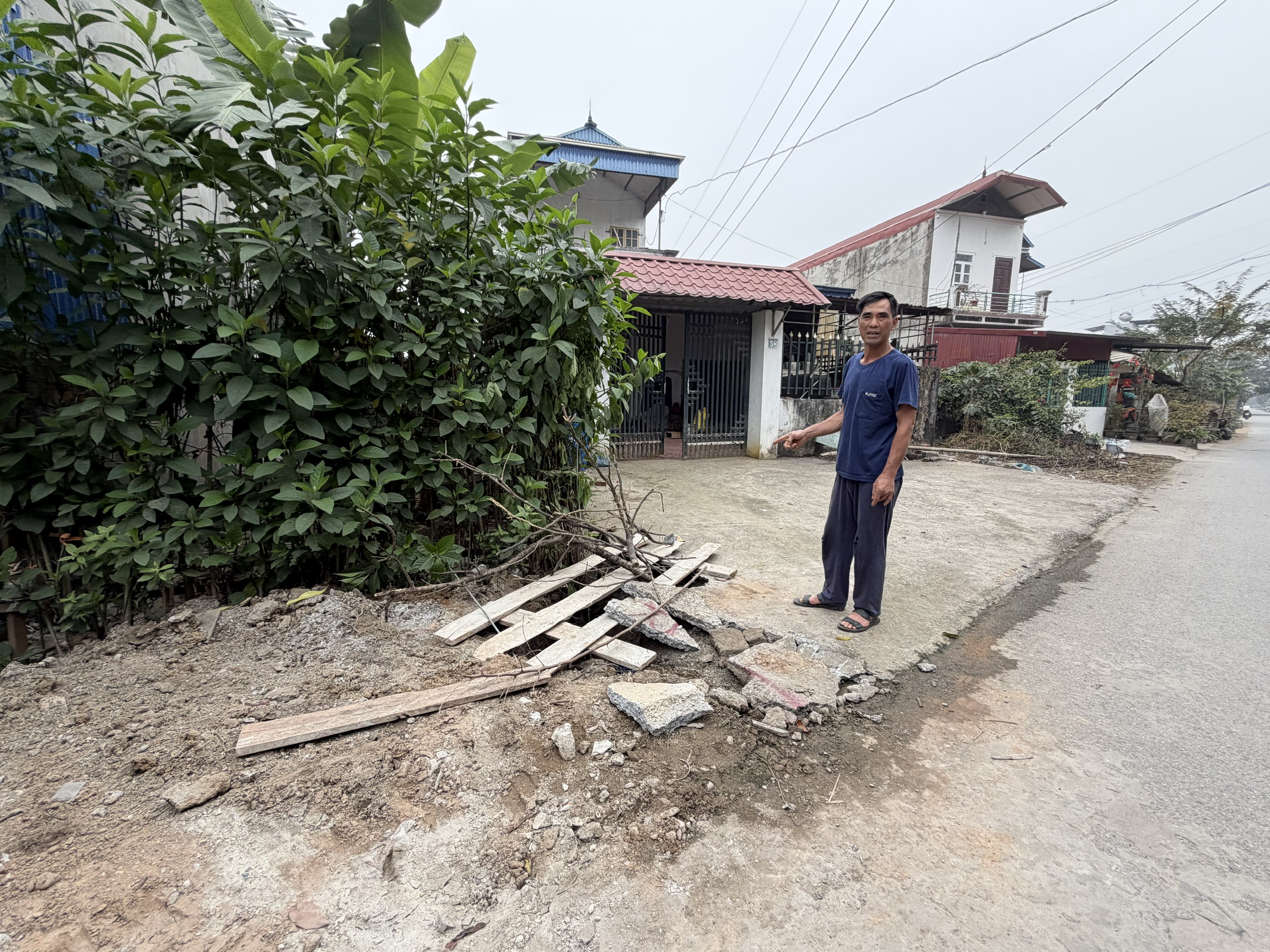 Dự án lắp đèn chiếu sáng ở xã Vân Đình dở dang, người dân mòn mỏi chờ đợi - ảnh 3