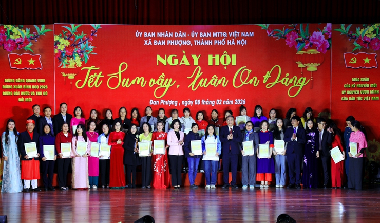 Chủ tịch HĐND Thành phố Phùng Thị Hồng Hà dự Ngày hội “Tết sum vầy - Xuân ơn Đảng” tại xã Đan Phượng - ảnh 4