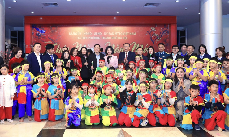 Chủ tịch HĐND Thành phố Phùng Thị Hồng Hà dự Ngày hội “Tết sum vầy - Xuân ơn Đảng” tại xã Đan Phượng - ảnh 1