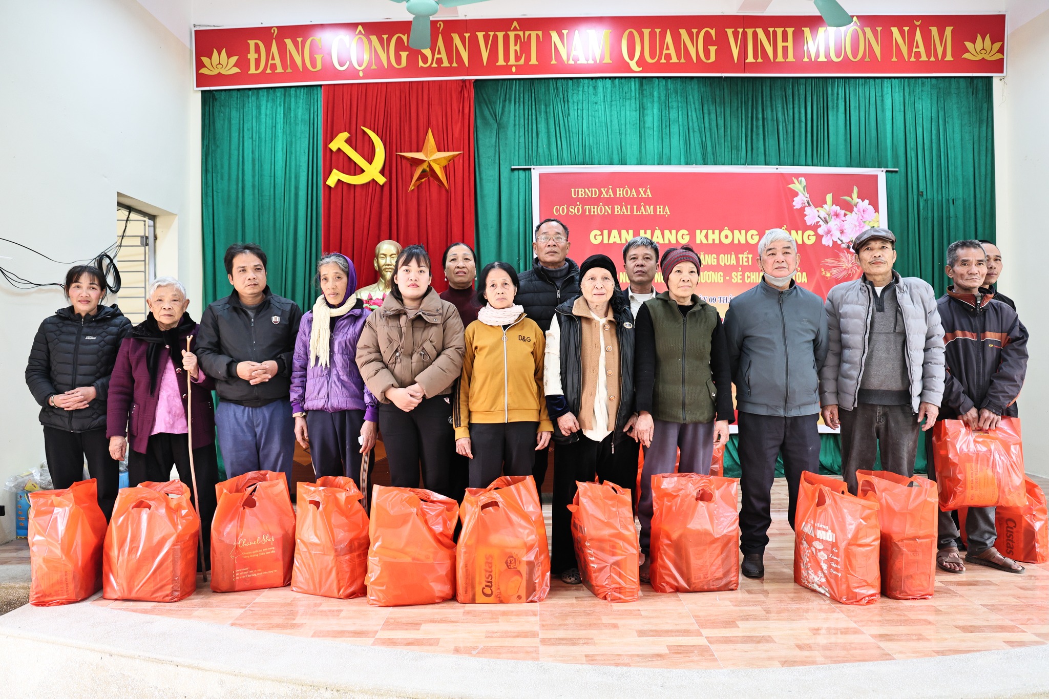 Xã Hoà Xá: Chúc Tết, tặng quà, lan toả yêu thương xuân Bính Ngọ 2026 - ảnh 2