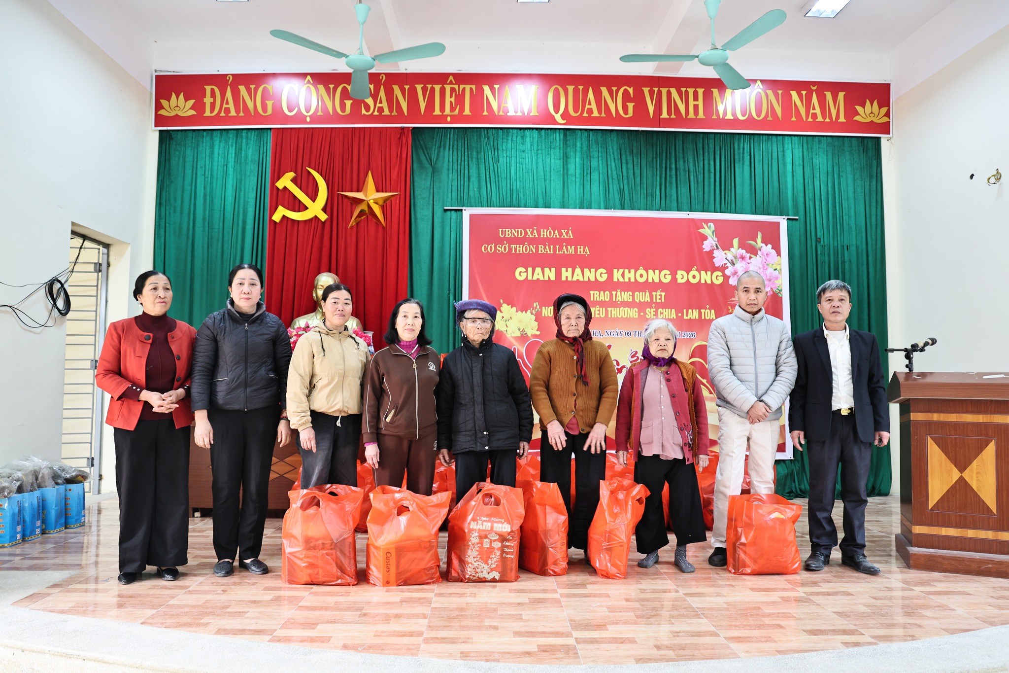 Xã Hoà Xá: Chúc Tết, tặng quà, lan toả yêu thương xuân Bính Ngọ 2026 - ảnh 1