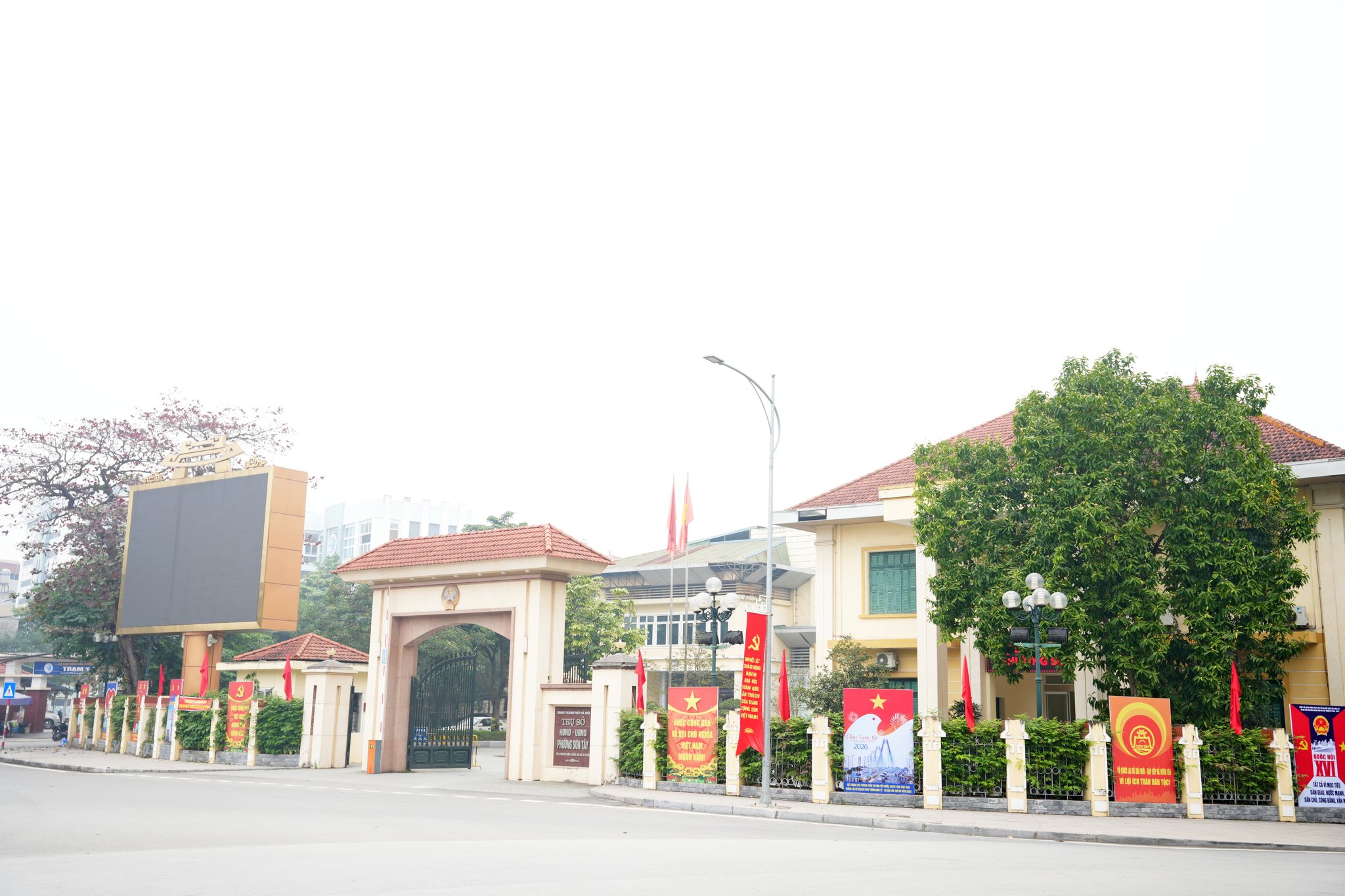 Phường Sơn Tây rực rỡ sắc Xuân, lan tỏa nếp sống văn minh đô thị dịp Tết Bính Ngọ 2026 - ảnh 3