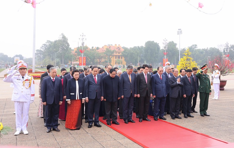Lãnh đạo Đảng, Nhà nước vào Lăng viếng Chủ tịch Hồ Chí Minh nhân dịp Tết Nguyên đán Bính Ngọ - ảnh 2