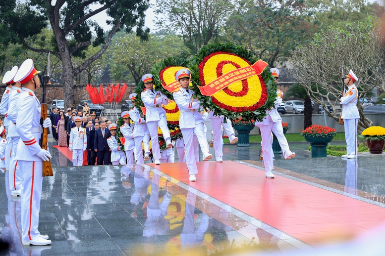 Lãnh đạo Đảng, Nhà nước vào Lăng viếng Chủ tịch Hồ Chí Minh nhân dịp Tết Nguyên đán Bính Ngọ - ảnh 3