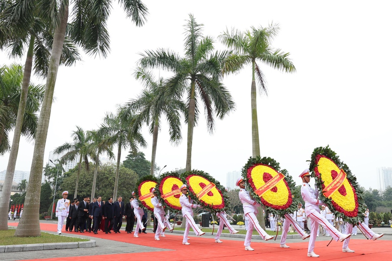 Lãnh đạo Đảng, Nhà nước vào Lăng viếng Chủ tịch Hồ Chí Minh nhân dịp Tết Nguyên đán Bính Ngọ - ảnh 5